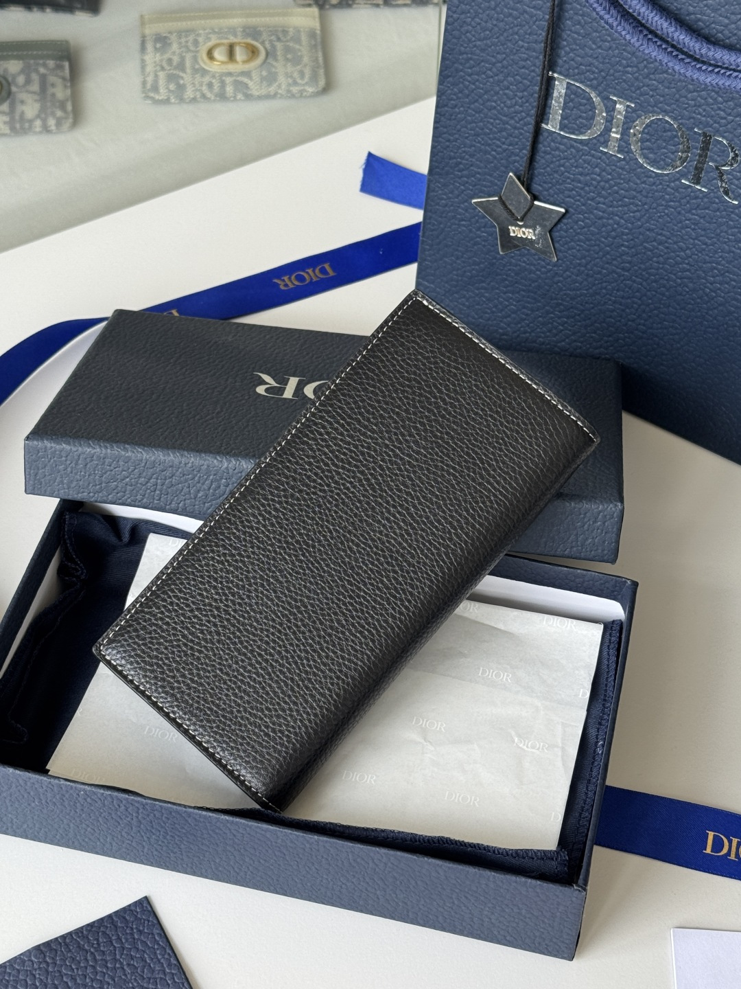 Dior 黑色粒面牛皮革细工镶嵌米色和黑色Oblique