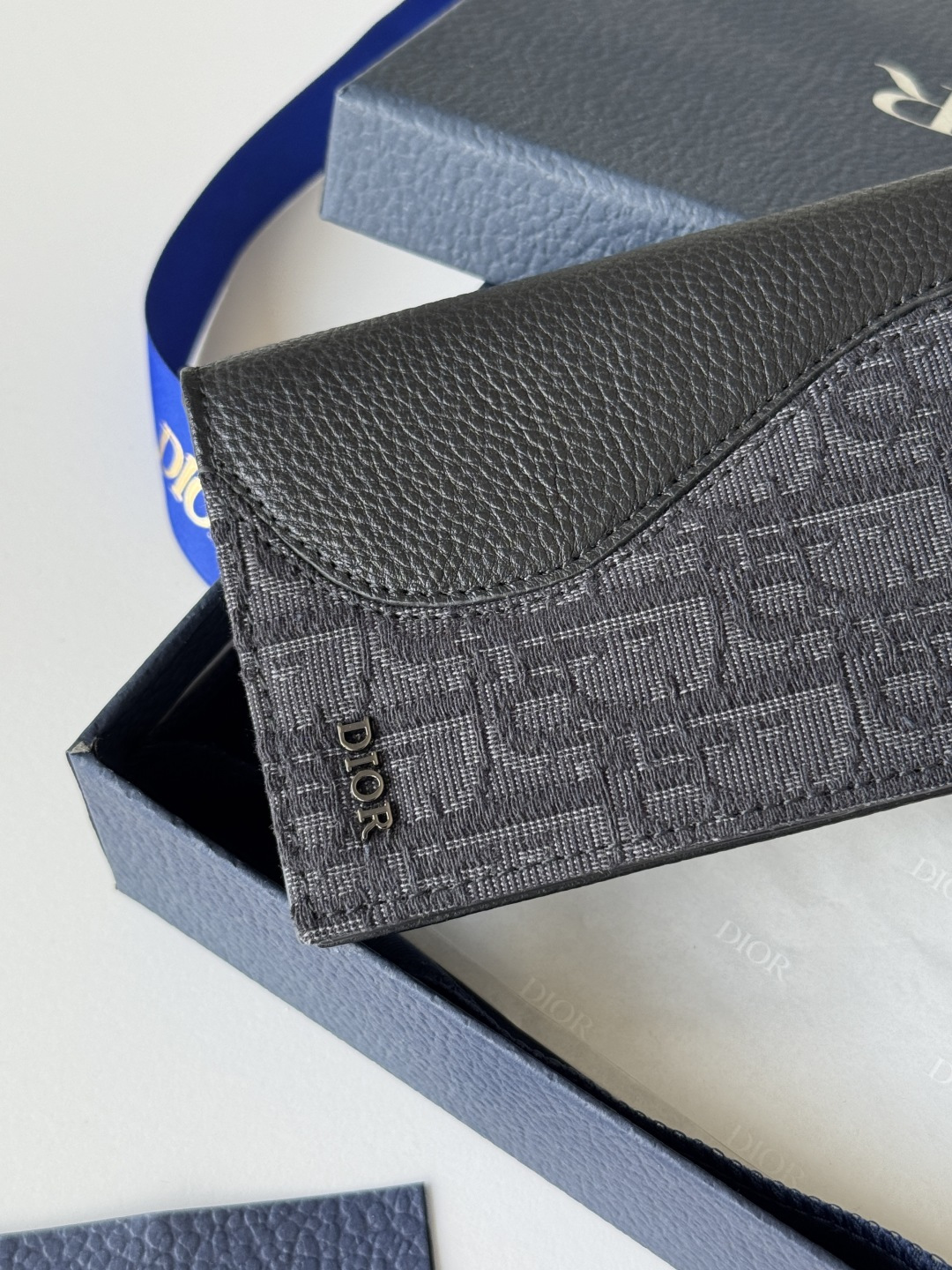 Dior 黑色粒面牛皮革细工镶嵌米色和黑色Oblique