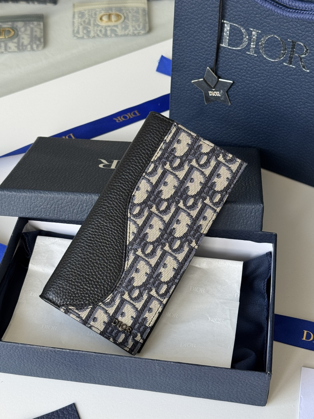 Dior 黑色粒面牛皮革细工镶嵌米色和黑色Oblique