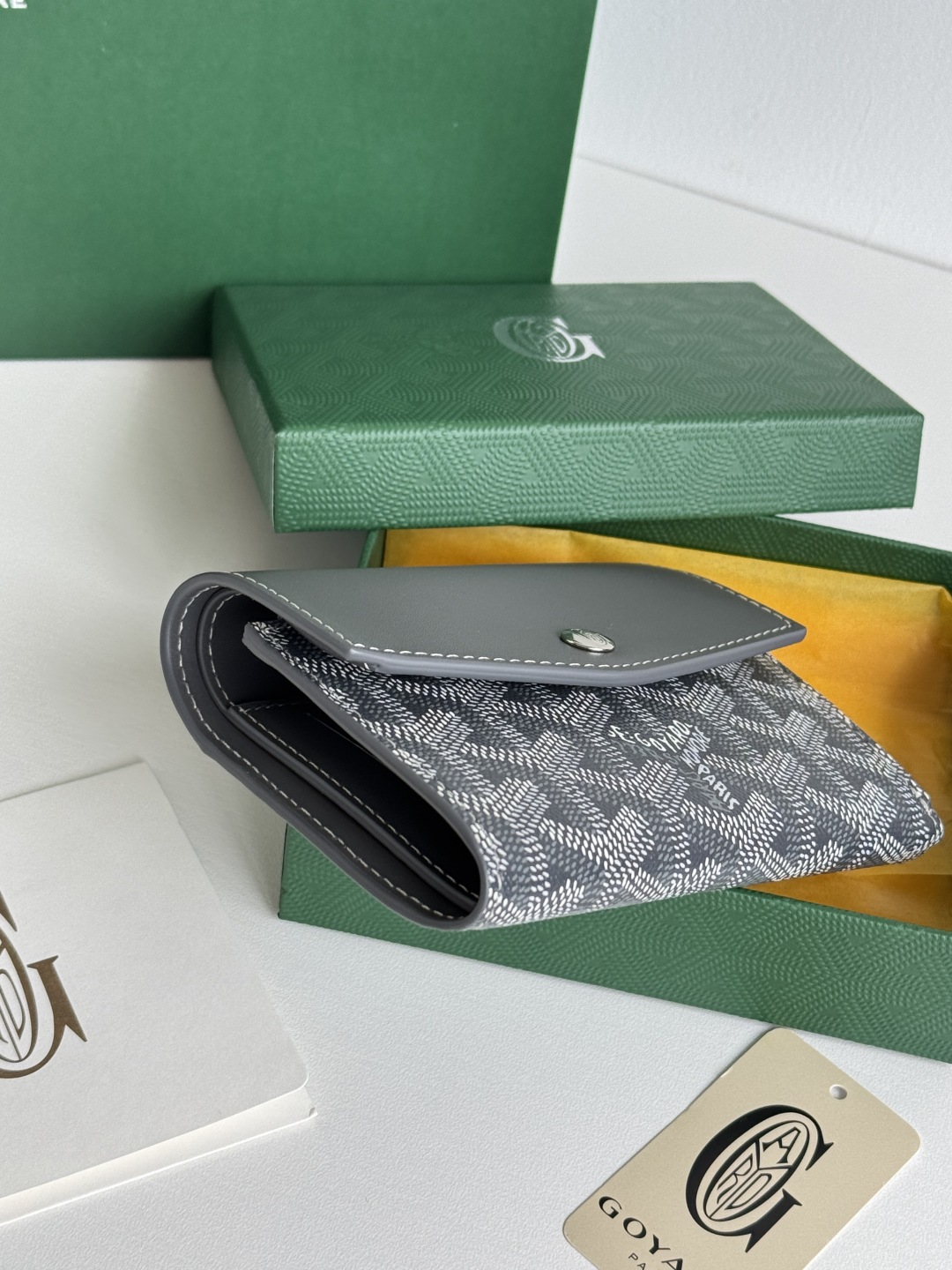 Goyard Saint-Gabriel Tri-Fold Wallet in Goyardine Canvas & Calfskin Leather 5 cmp i1752306700874 8241 0 4