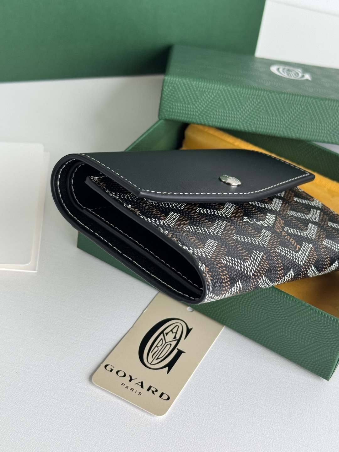Goyard Saint-Gabriel Tri-Fold Wallet in Goyardine Canvas and Leather 6 cmp i1752308169100 2092 0 3