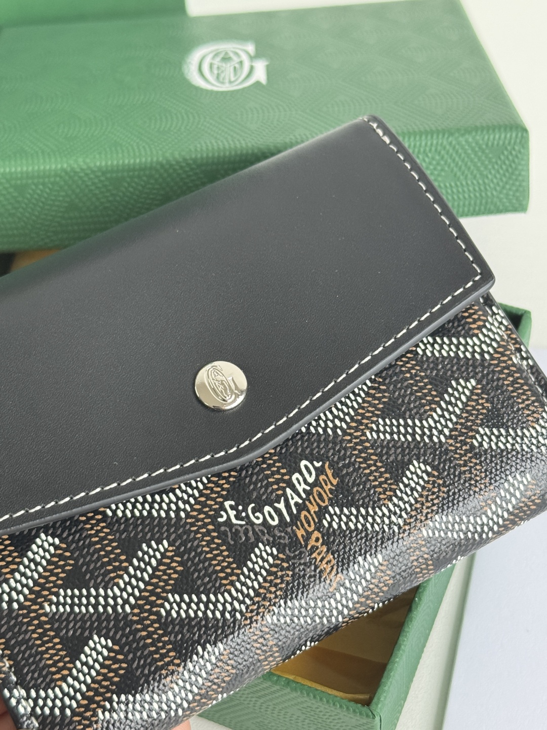 Goyard Saint-Gabriel Tri-Fold Wallet in Goyardine Canvas and Leather 8 cmp i1752308169267 2127 0 5