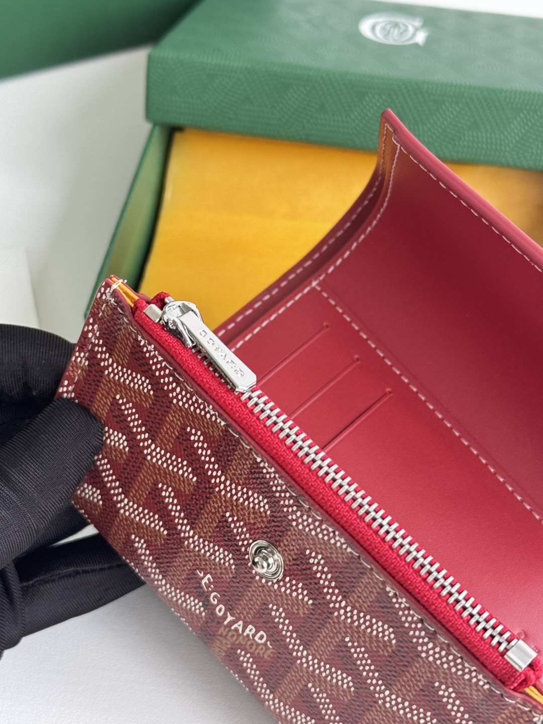 Goyard Saint-Gabriel Tri-Fold Wallet in Goyardine Canvas and Calfskin Leather 10 cmp i1752309128210 1040 0 8