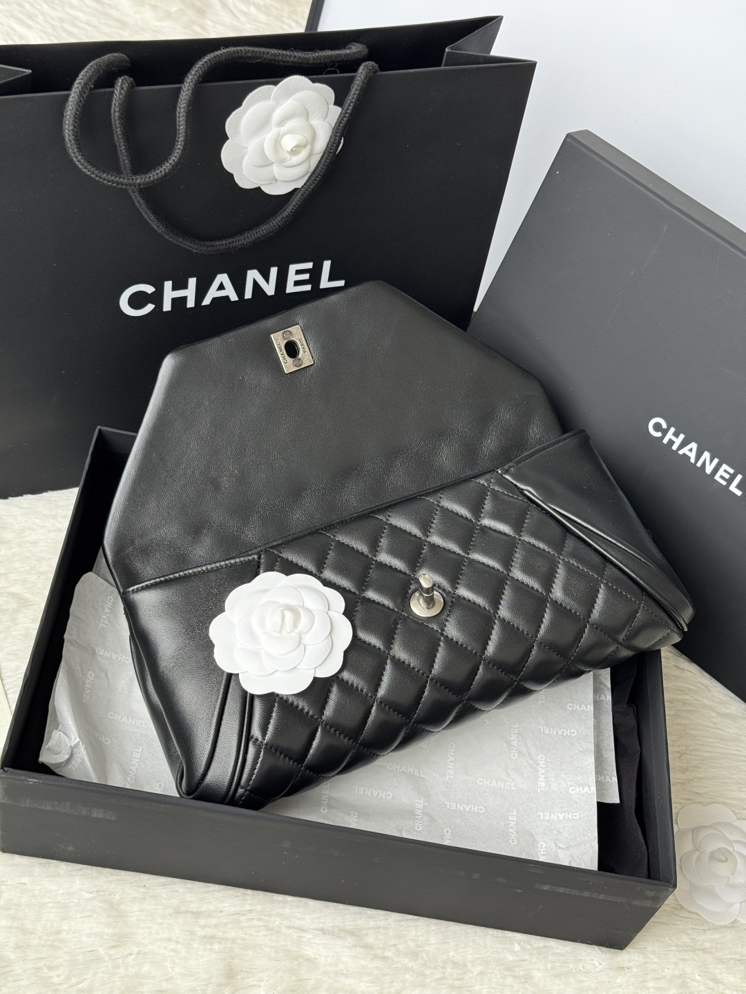 Chanel 小香 羊皮手包 这款手包演绎 风格