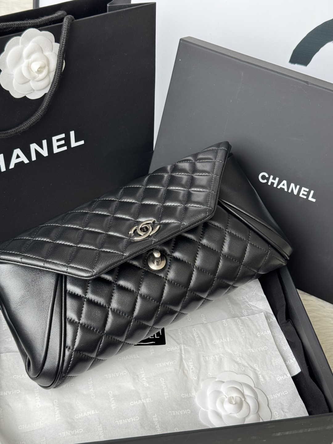 Chanel 小香 羊皮手包 这款手包演绎 风格