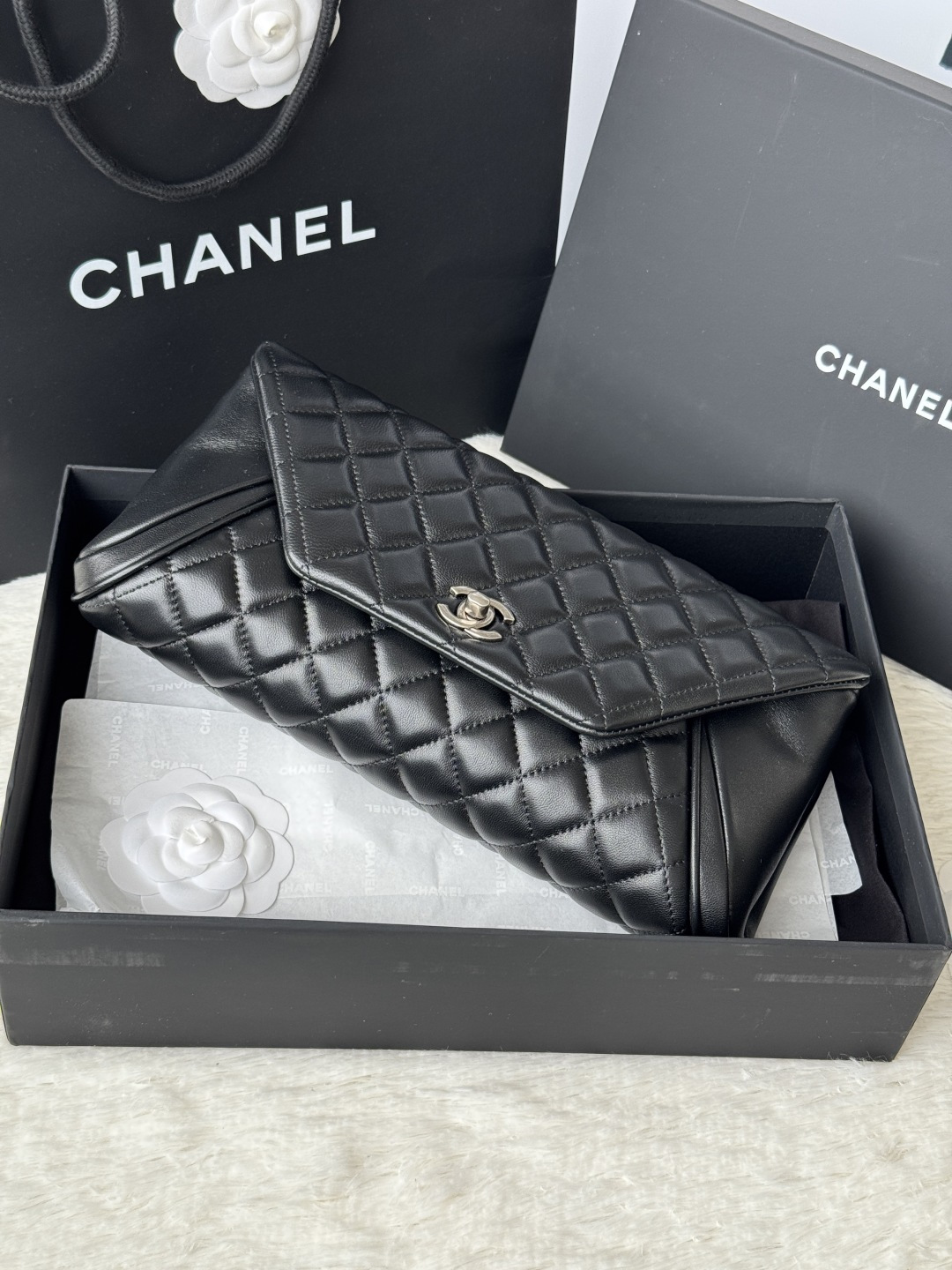Chanel 小香 羊皮手包 这款手包演绎 风格