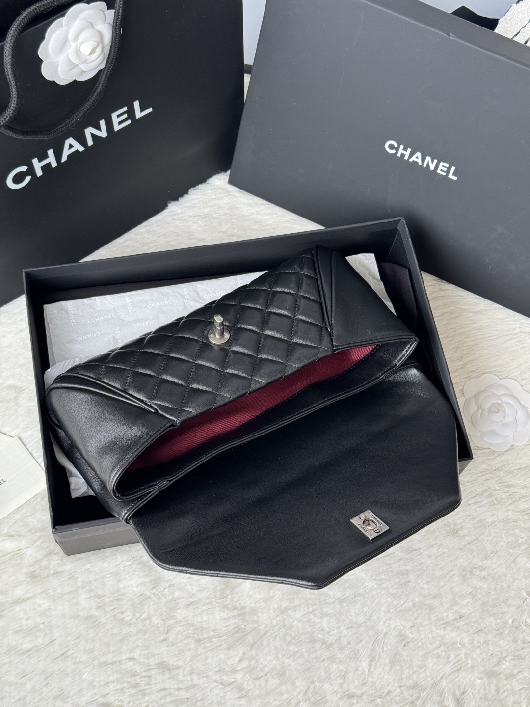 Chanel 小香 羊皮手包 这款手包演绎 风格