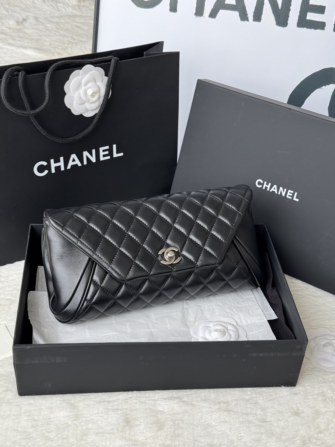 Chanel 小香 羊皮手包 这款手包演绎 风格