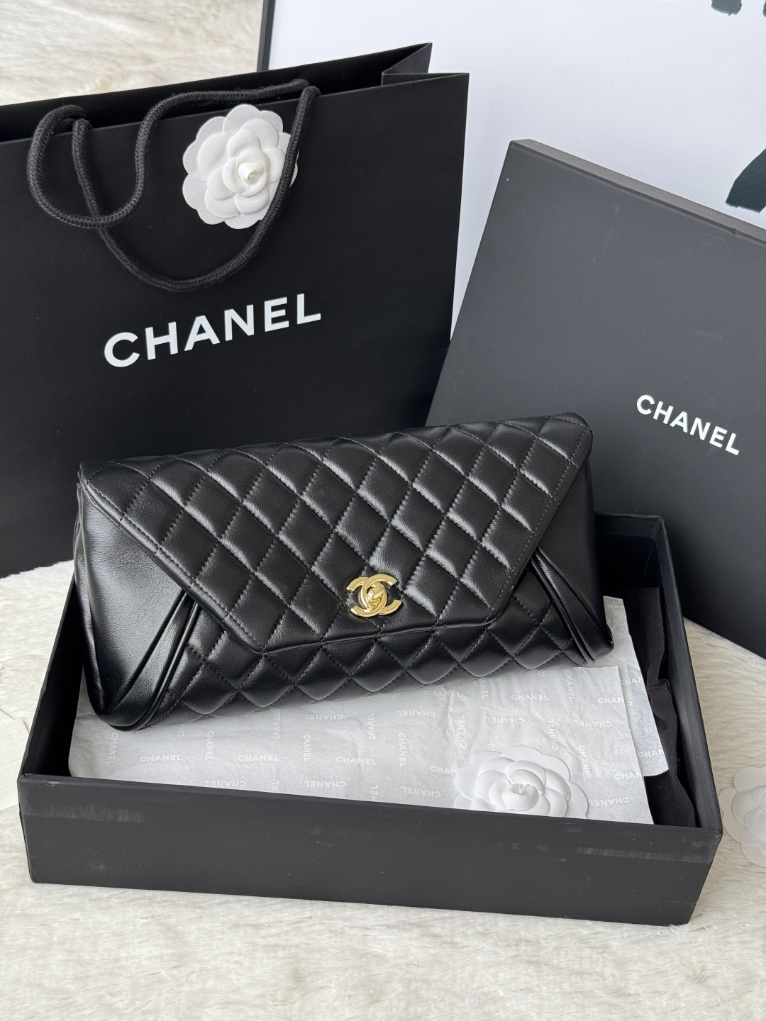 Chanel 小香 羊皮手包 这款手包演绎 风格