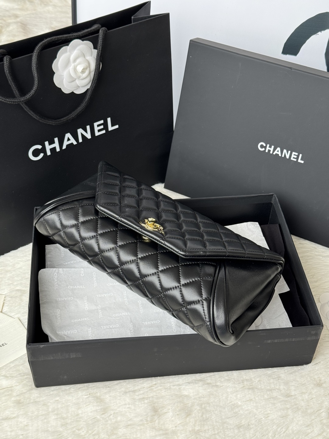 Chanel 小香 羊皮手包 这款手包演绎 风格
