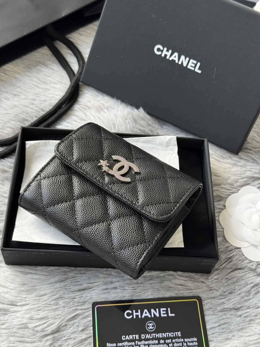 Chanel chanel 鱼子酱牛皮 制作菱格纹路