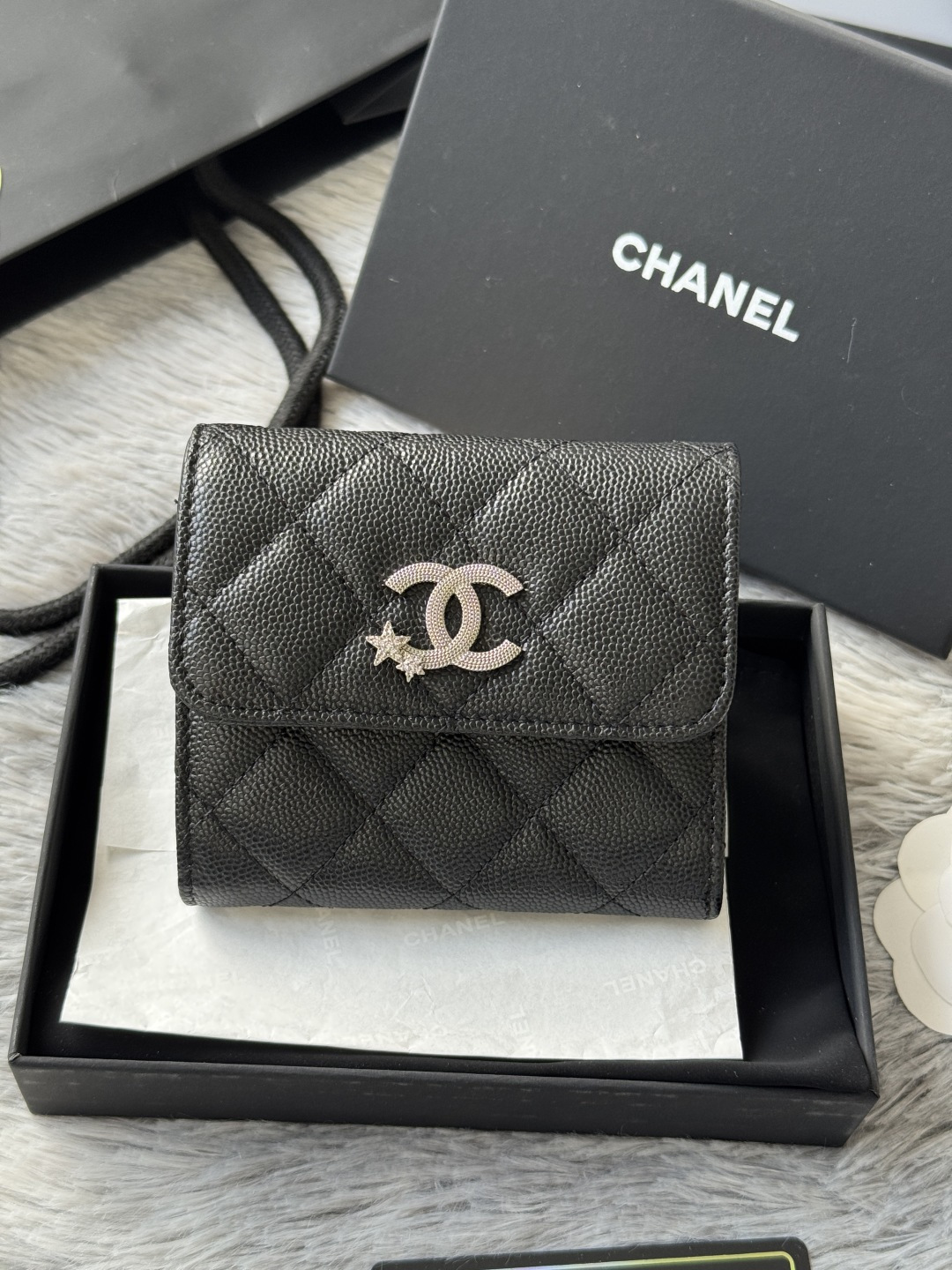 Chanel chanel 鱼子酱牛皮 制作菱格纹路