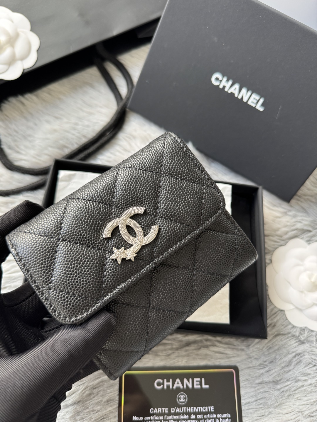 Chanel chanel 鱼子酱牛皮 制作菱格纹路