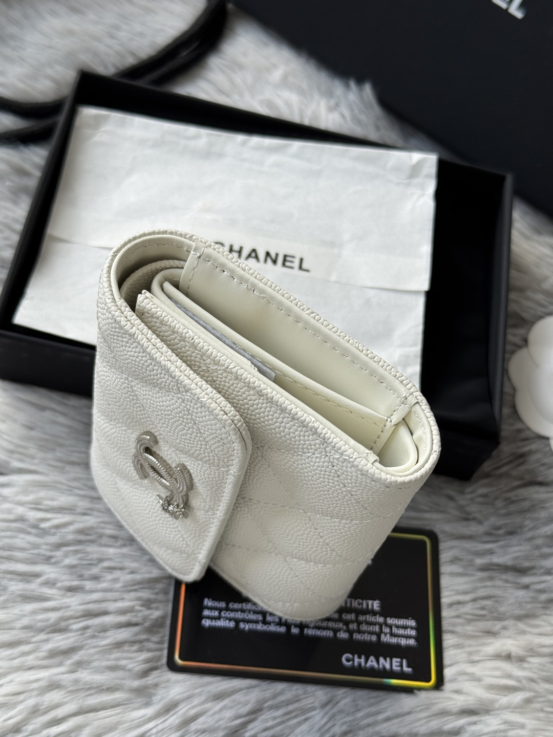 Chanel chanel 鱼子酱牛皮 制作菱格纹路