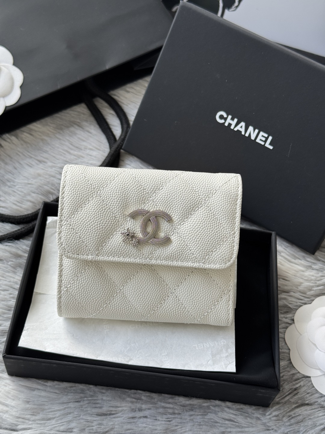 Chanel chanel 鱼子酱牛皮 制作菱格纹路