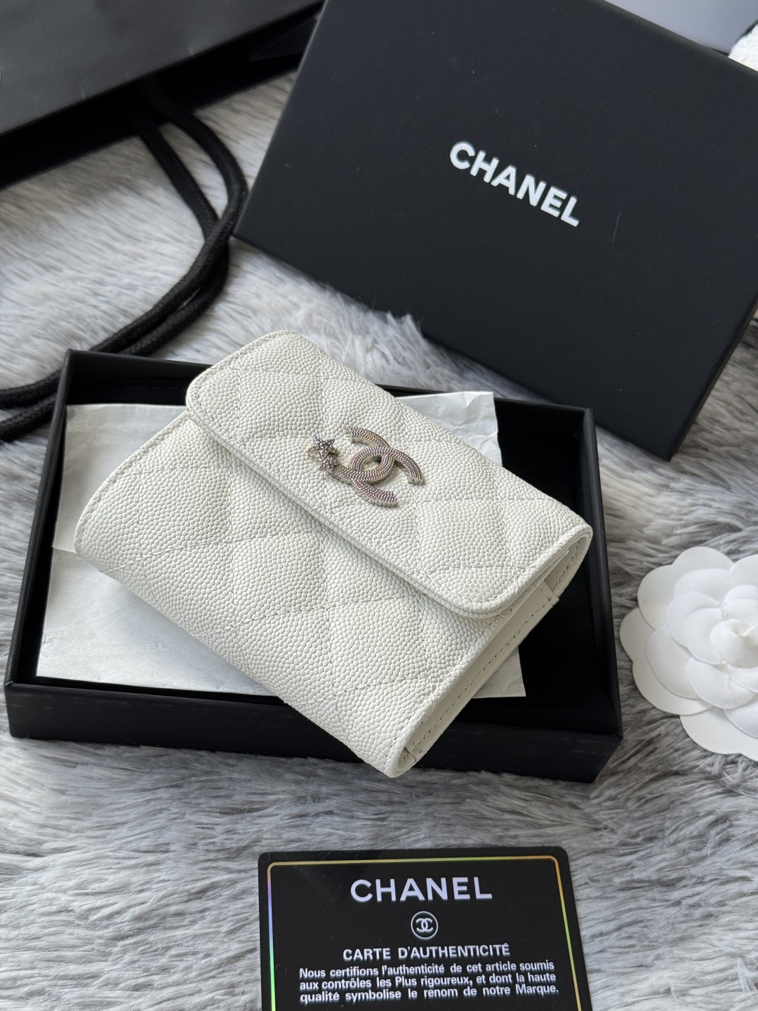 Chanel chanel 鱼子酱牛皮 制作菱格纹路