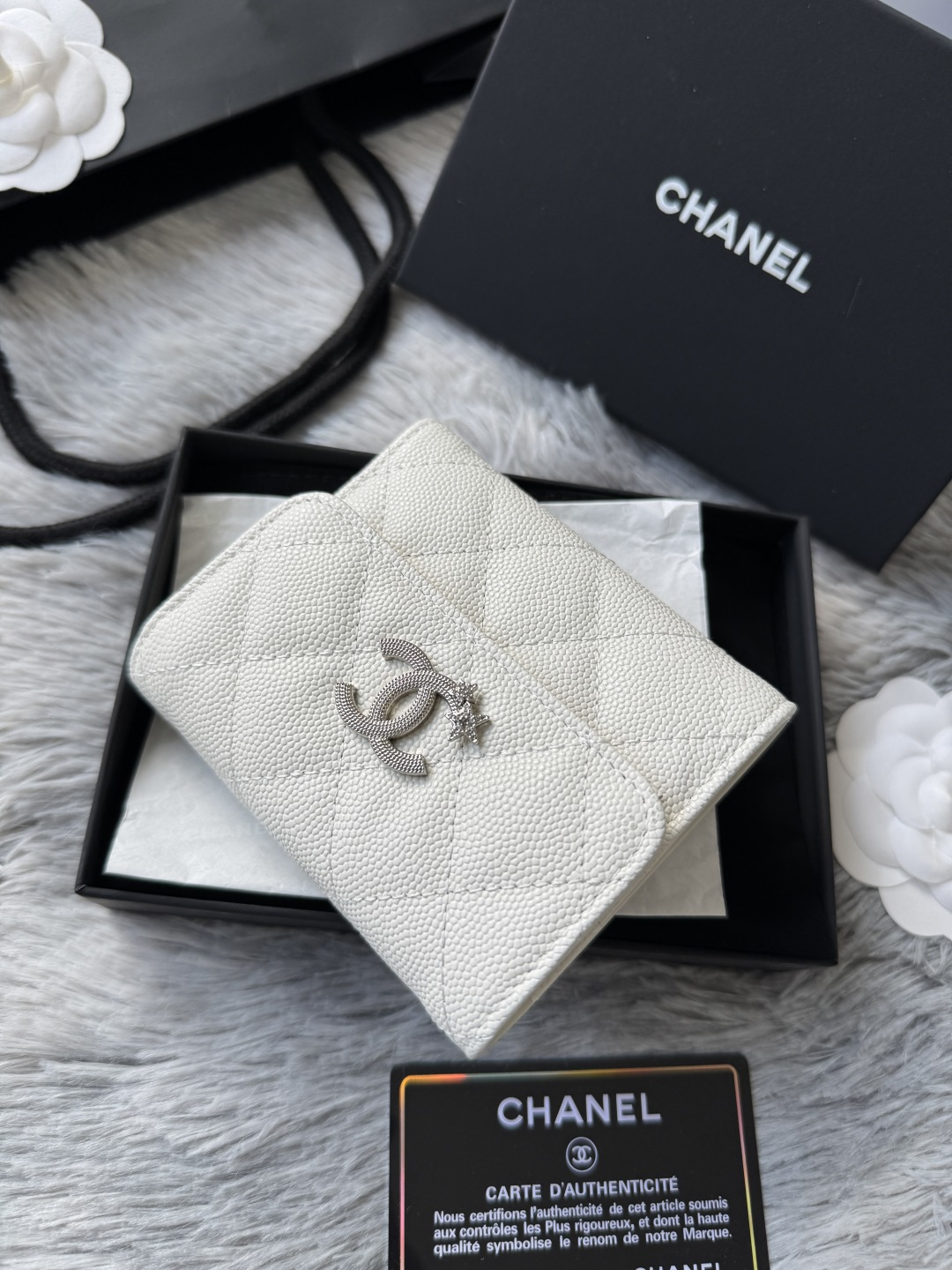 Chanel chanel 鱼子酱牛皮 制作菱格纹路