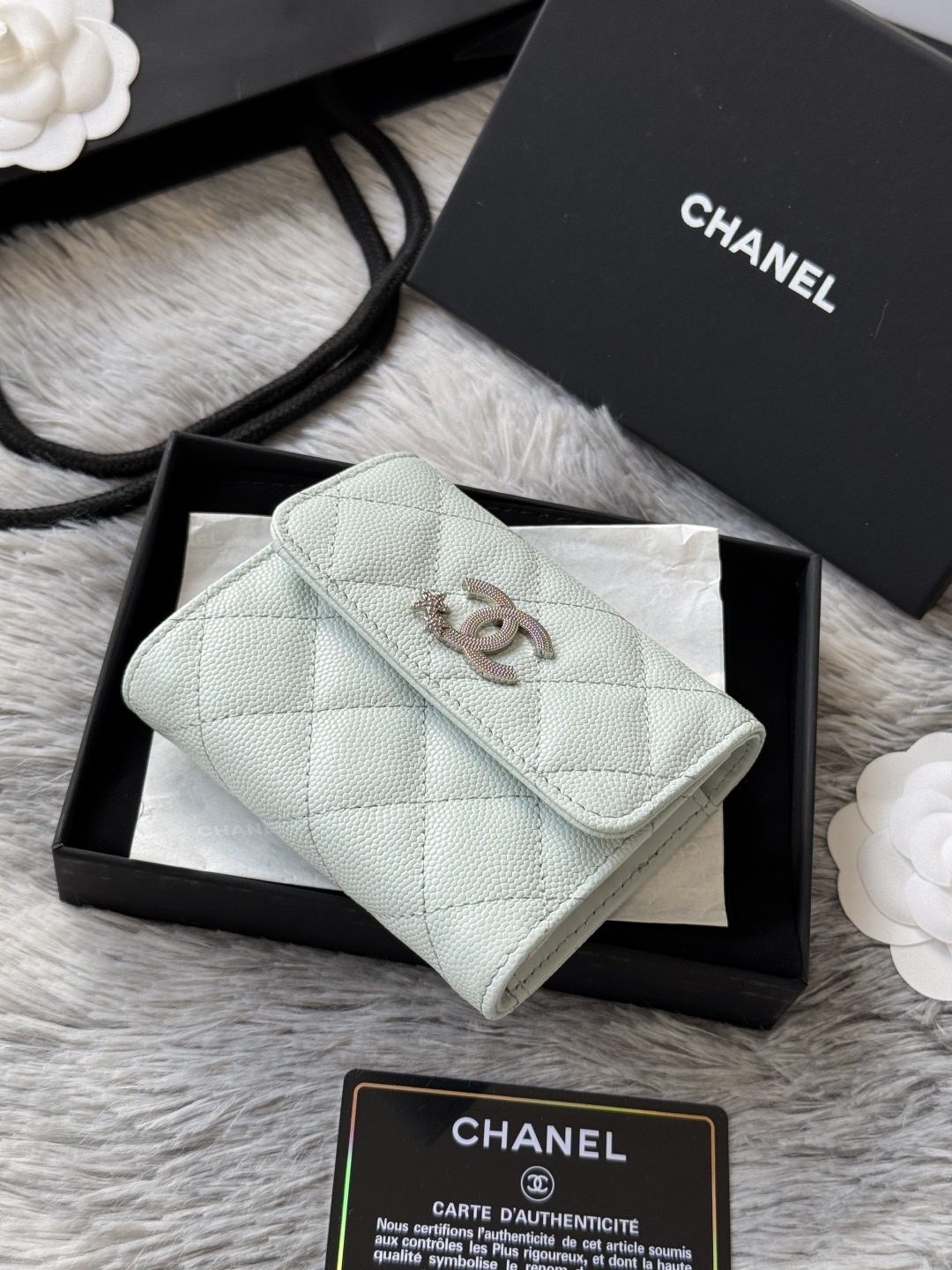 Chanel chanel 鱼子酱牛皮 制作菱格纹路