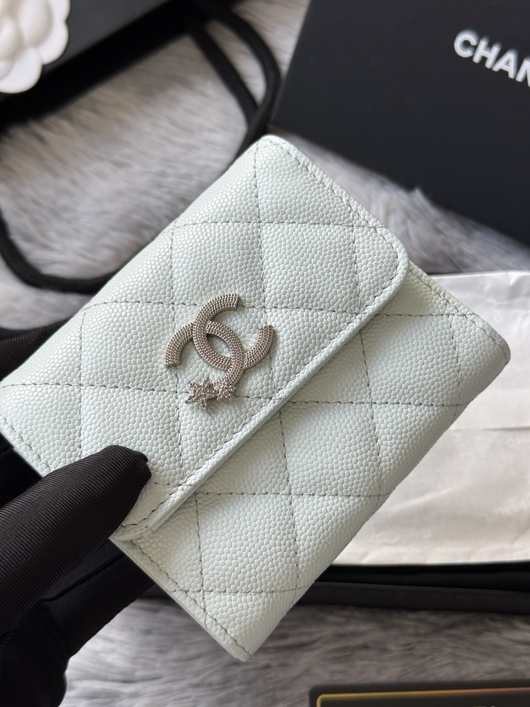 Chanel chanel 鱼子酱牛皮 制作菱格纹路