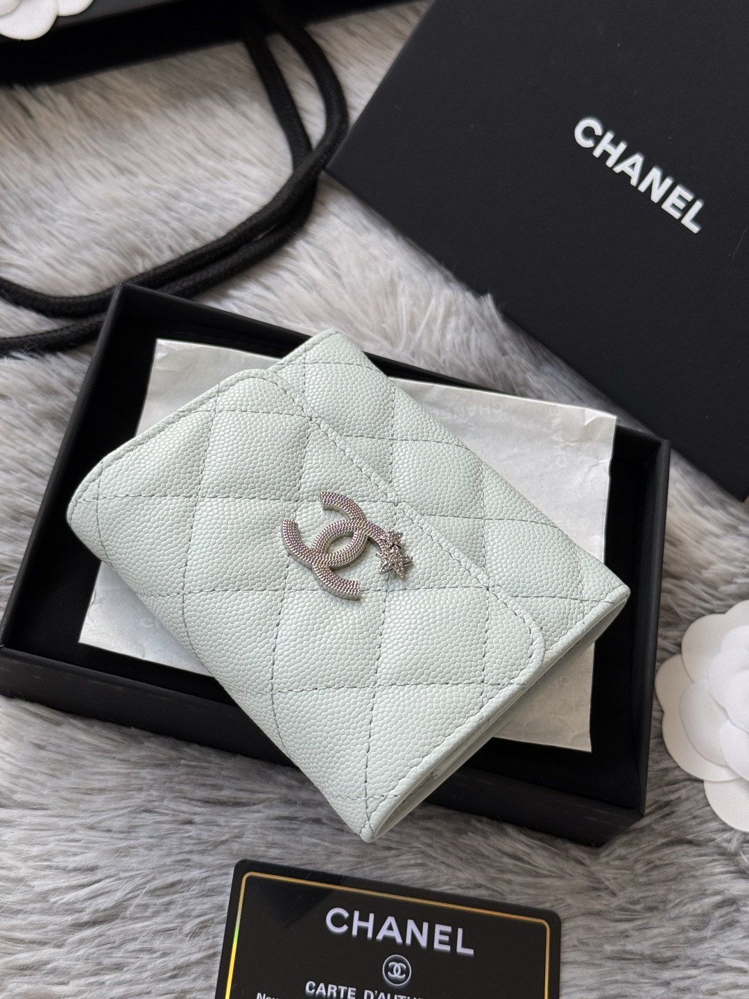 Chanel chanel 鱼子酱牛皮 制作菱格纹路