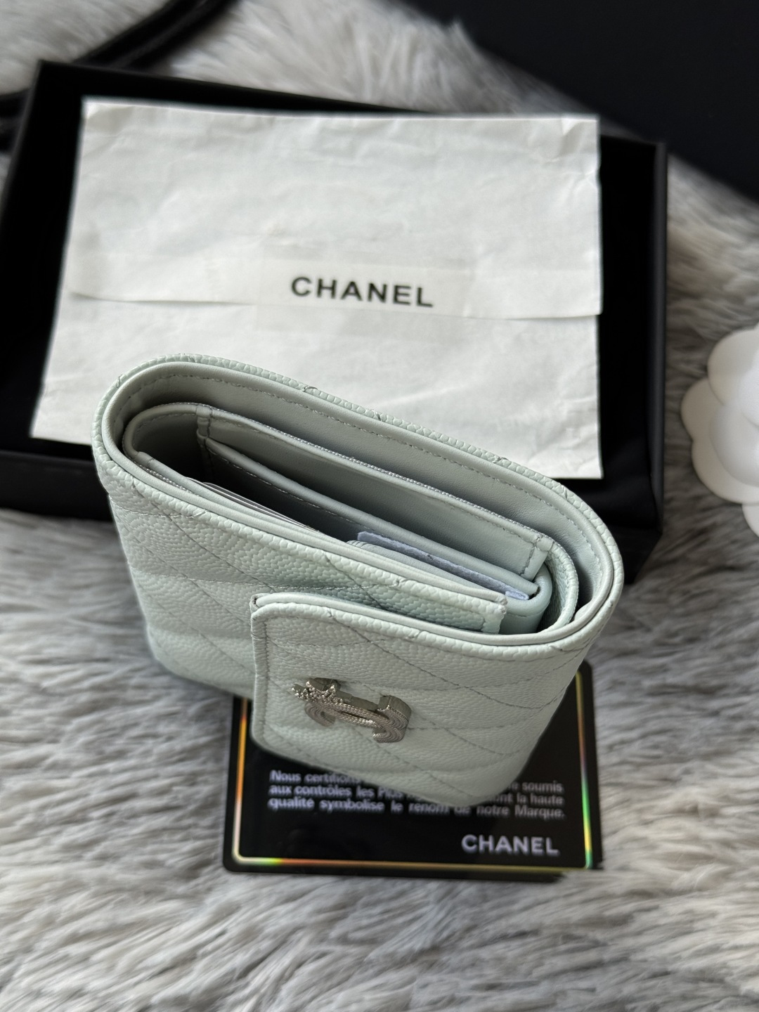 Chanel chanel 鱼子酱牛皮 制作菱格纹路