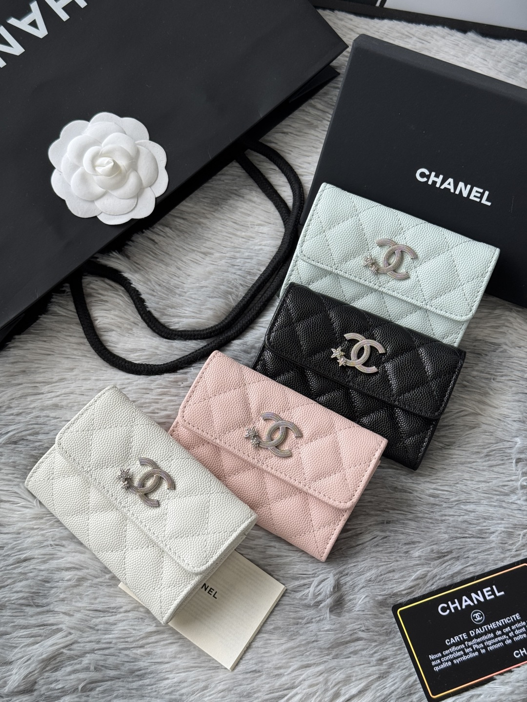 NO:584503,Autumn new products are on the shelves Xiaoxiang bifold card holder 4812 four colors combination picture, Chanel wallet, chanel, wallets19860909秋季新品上架 小香对折卡包 4812 四个颜色 组合图,香奈儿钱包,chanel,wallets,Bag