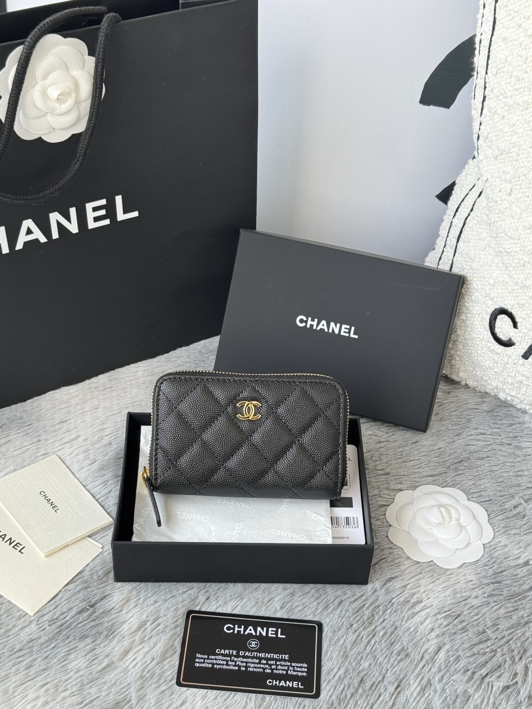 NO:673685,The medium size has finally arrived. Chanel 25c is a large zipper bag with a zipper inside. The first time I ate it. The black gold coin purse with an inner zipper is enlarged. Made of caviar cowhide. Ginza sa is great. Enthusiastic and patient. I picked up a bunch of black gold card holders. There are several popular coin purses. I went for the L-shaped zipper coin purse. I tried it on site. My nails are a little difficult to insert cards. The 25c is larger and more stylish. The upgraded version is very practical. Buy it quickly! chanel25c chanel coin purse chanel card holder card holder recommended zipper coin purse chanel number 3686 (0112) 25c size 12*5cmx8cmx2cm,chanel wallet,chanel,wallets,cowhide19860909中号终于到了货了,chanel 25c 加大款拉链包,内个有拉链 第一吃瓜现场 内里拉鍊加大黑金牛零钱包 鱼子酱牛皮制作 银座sa太棒了 热情又耐心 抱出一堆黑金卡包 好几款热门零钱包都有 冲着L型拉链零钱包去的 现场试了试 我的指甲有点不好插取卡片 25c这款加大很大气 升级版很实用 速速买下！chanel25c chanel零钱包 chanel卡包 卡包推荐 拉链零钱包chanel 编号3686（0112）25c 尺寸12*5cmx8cmx2cm,chanel钱包,chanel,wallets,cowhide,欧美剧