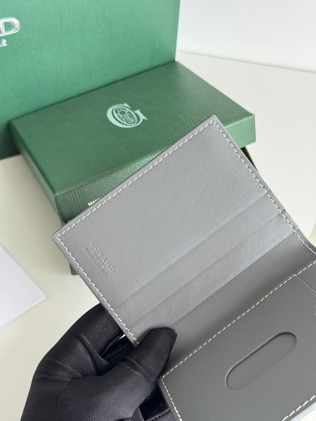 Saint-Marc カードケース 皮革製 胸カード収納