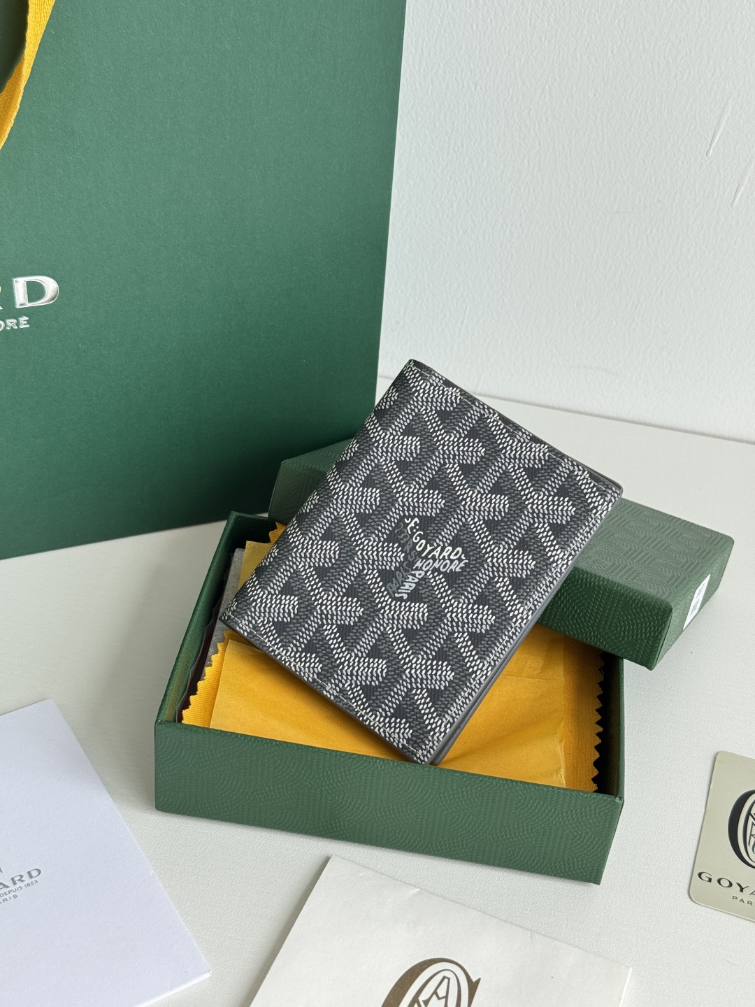 Saint-Marc カードケース 皮革製 胸カード収納