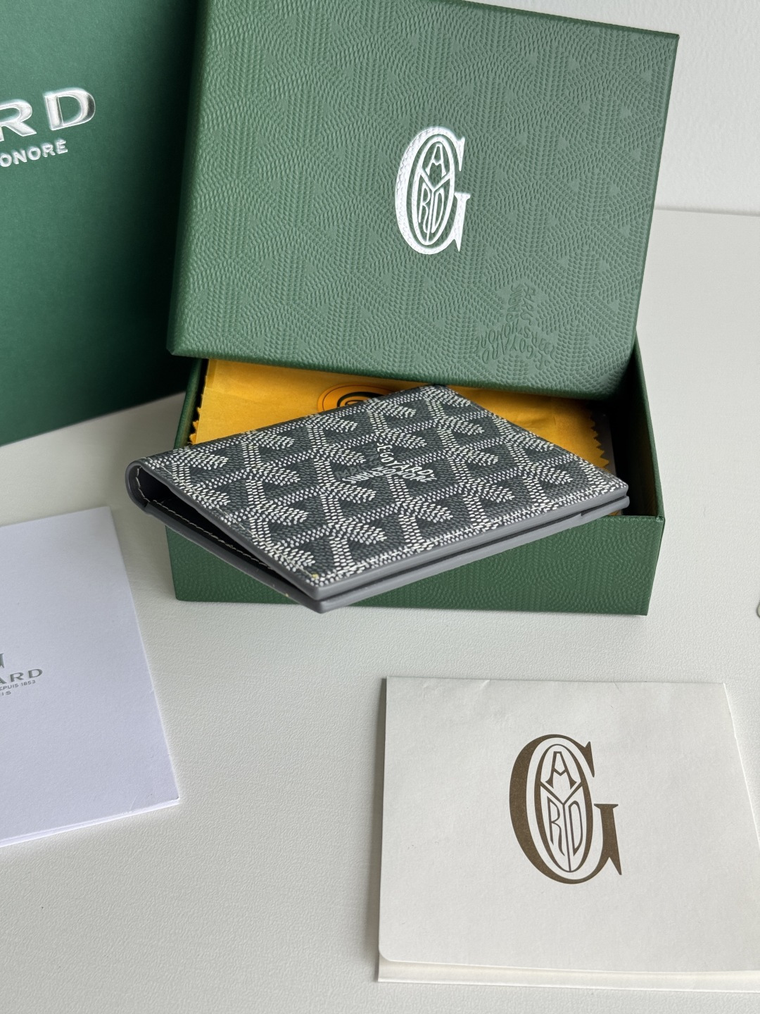 Saint-Marc カードケース 皮革製 胸カード収納