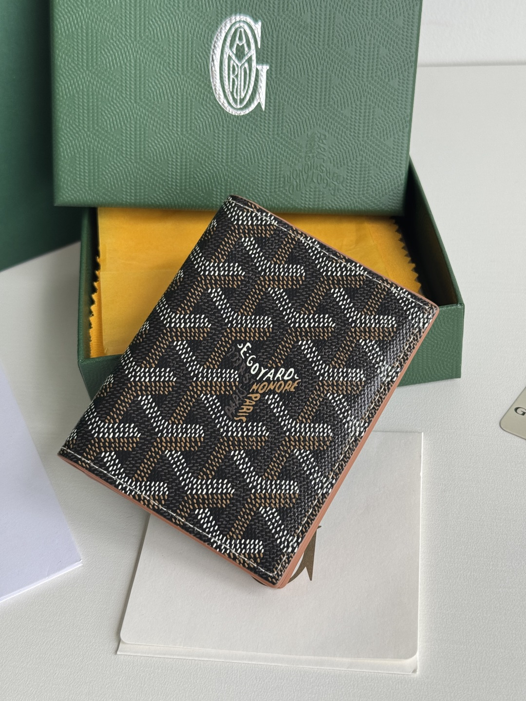 Saint-Marc カードケース 頭層牛皮のエレガンス