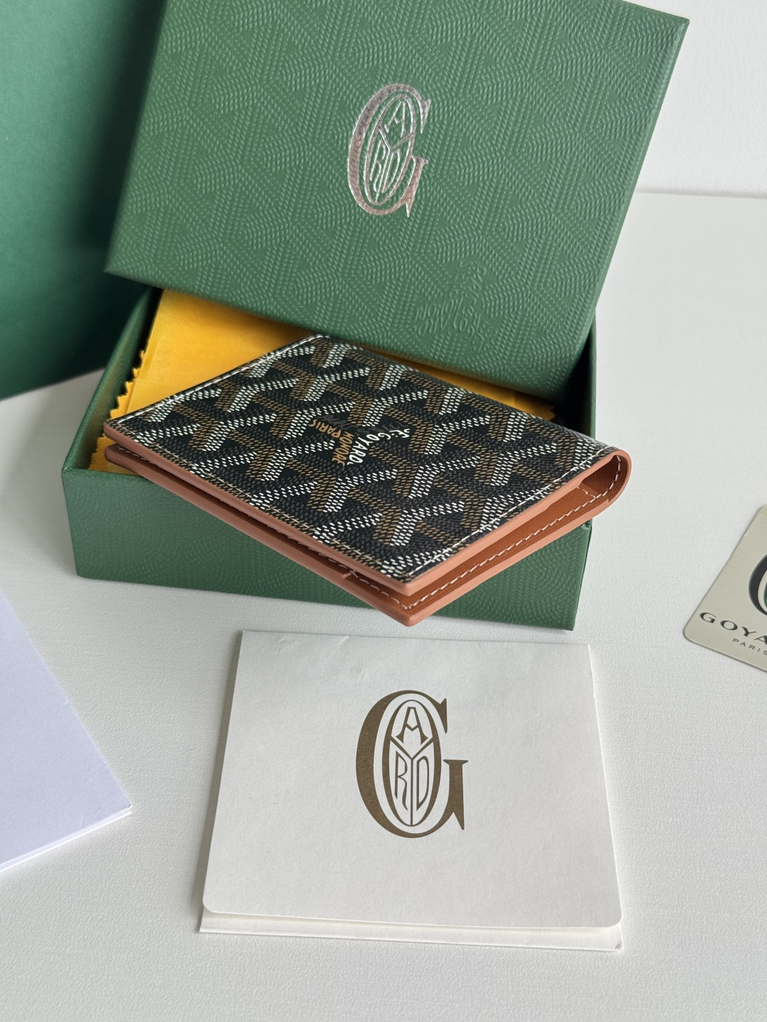 Saint-Marc カードケース 頭層牛皮のエレガンス