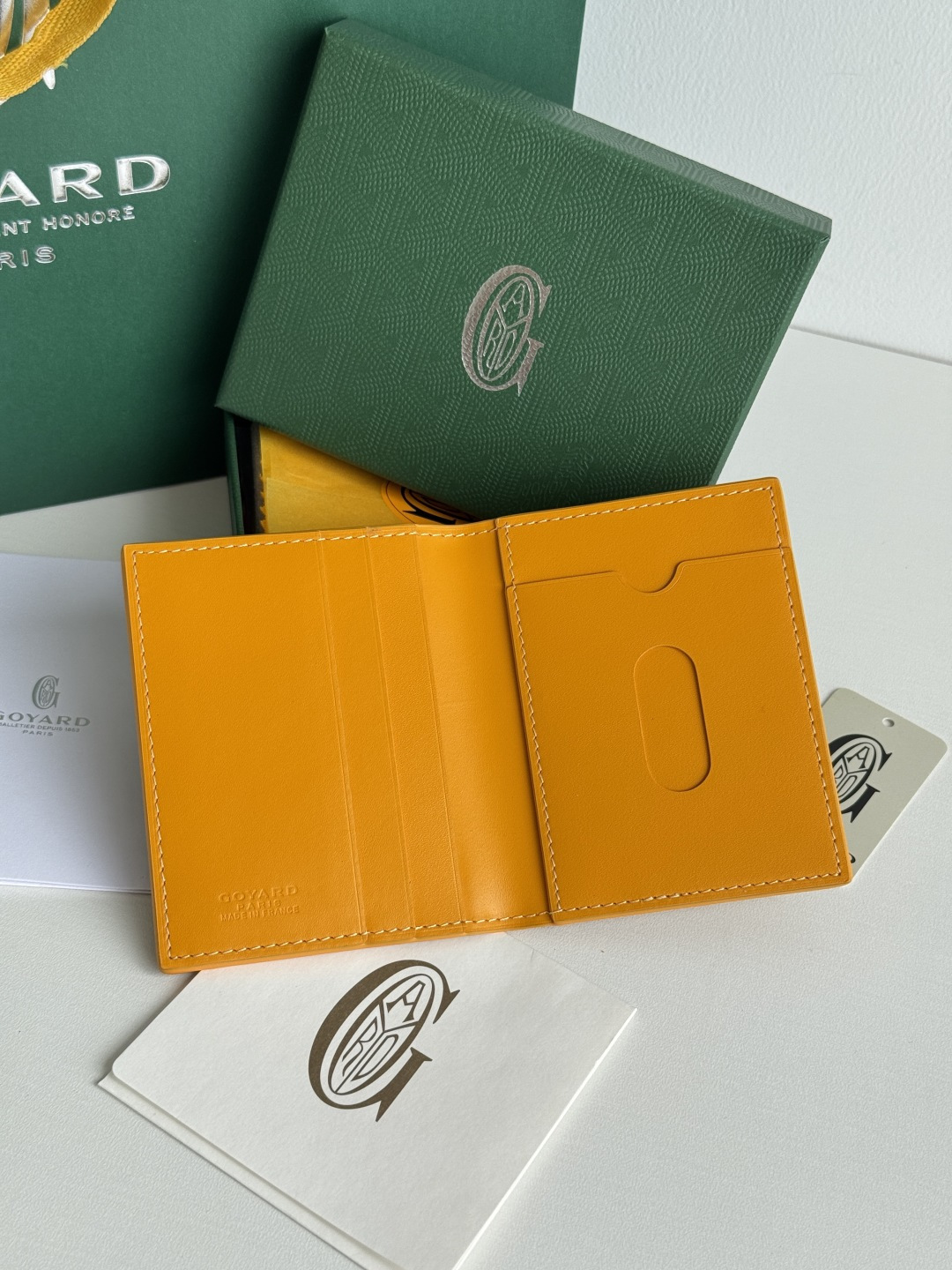 Saint-Marc カードケース 収納力抜群の本革製