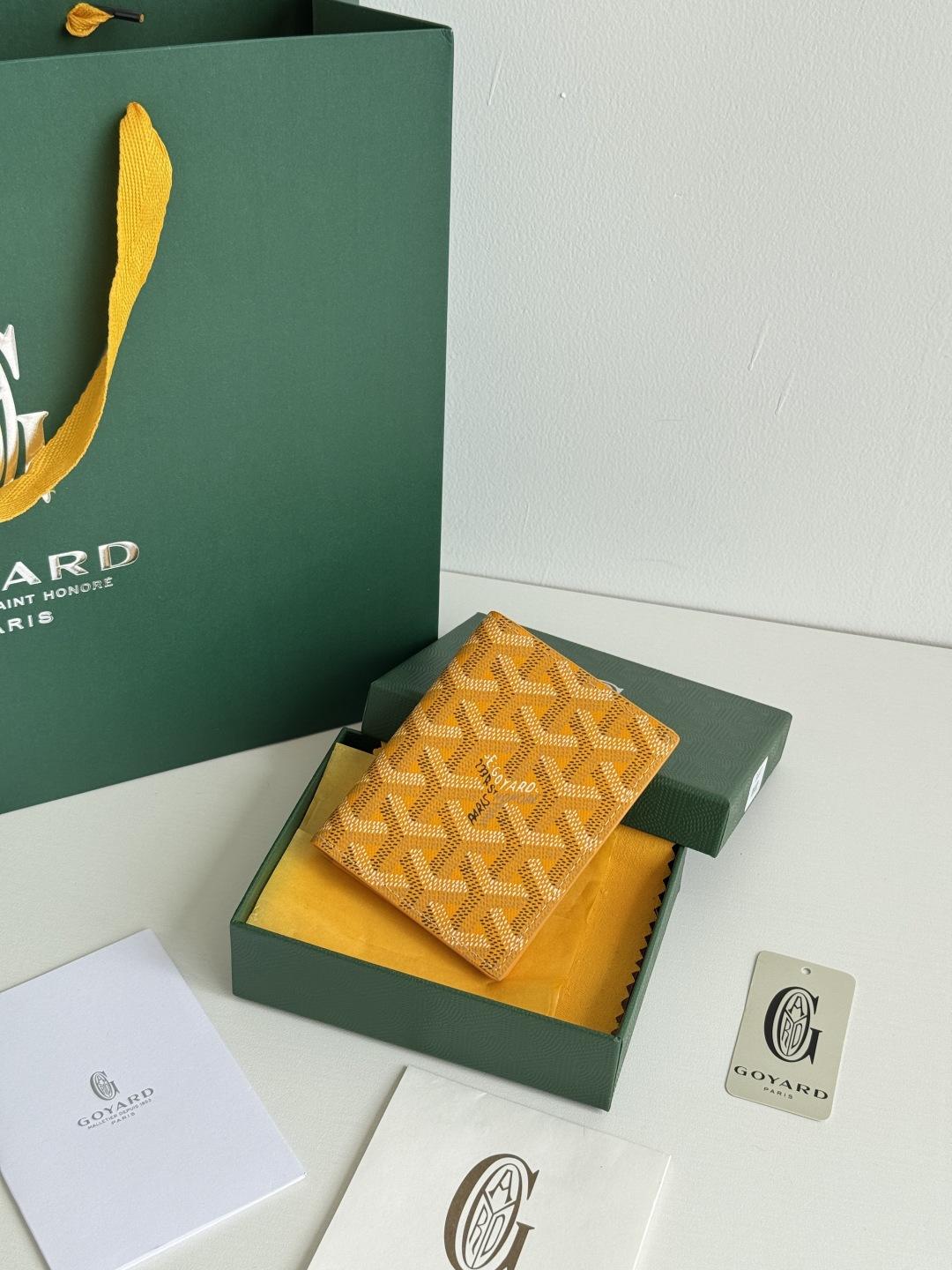 Saint-Marc カードケース 収納力抜群の本革製