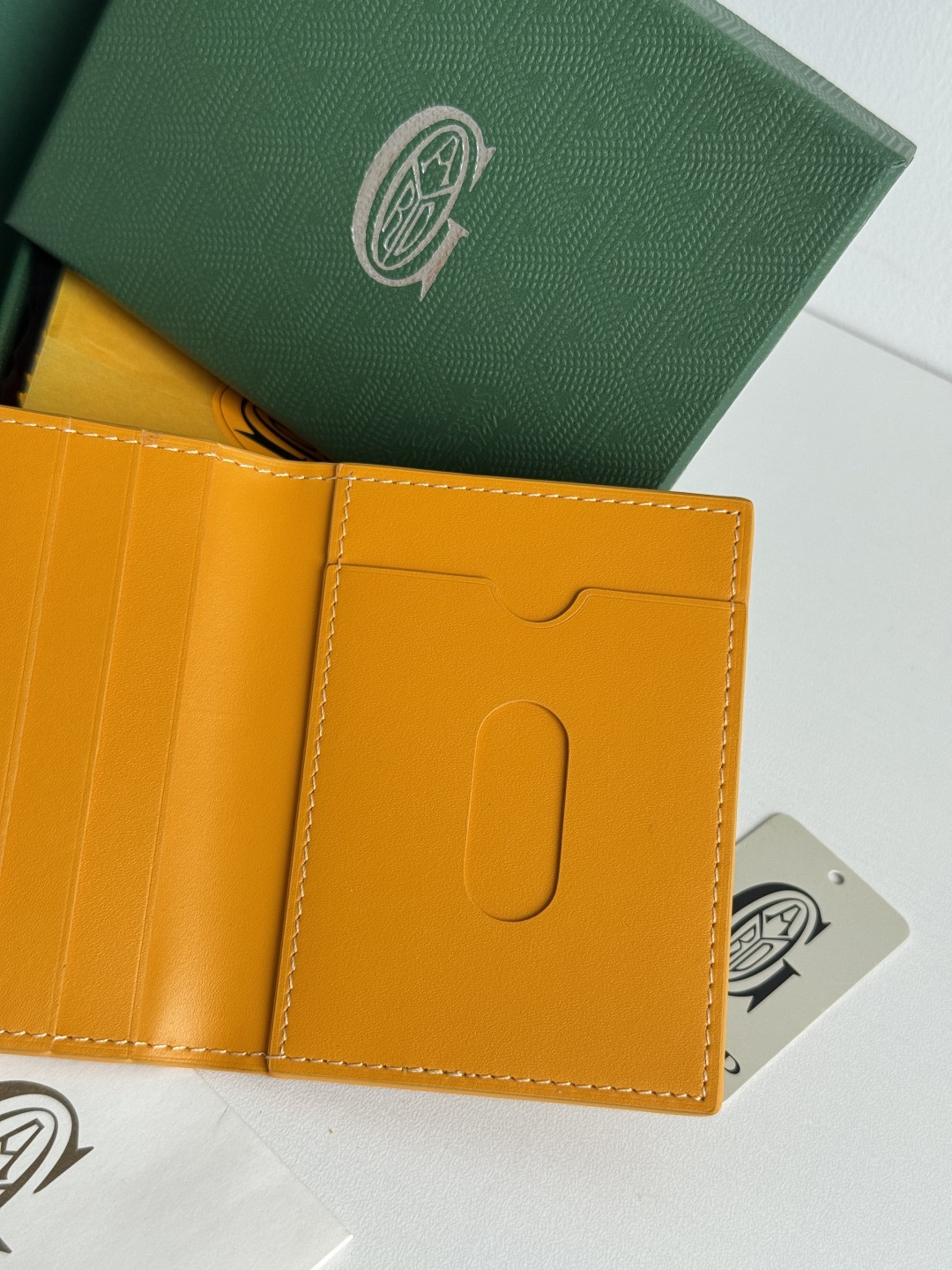 Saint-Marc カードケース 収納力抜群の本革製