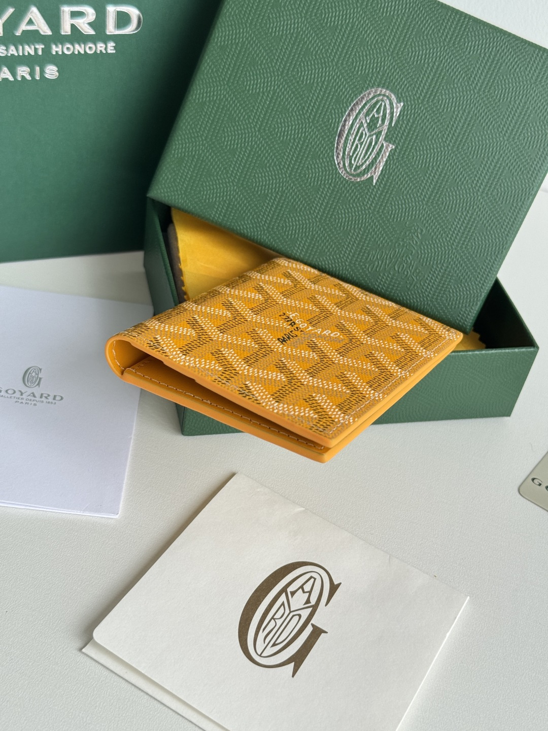 Saint-Marc カードケース 収納力抜群の本革製