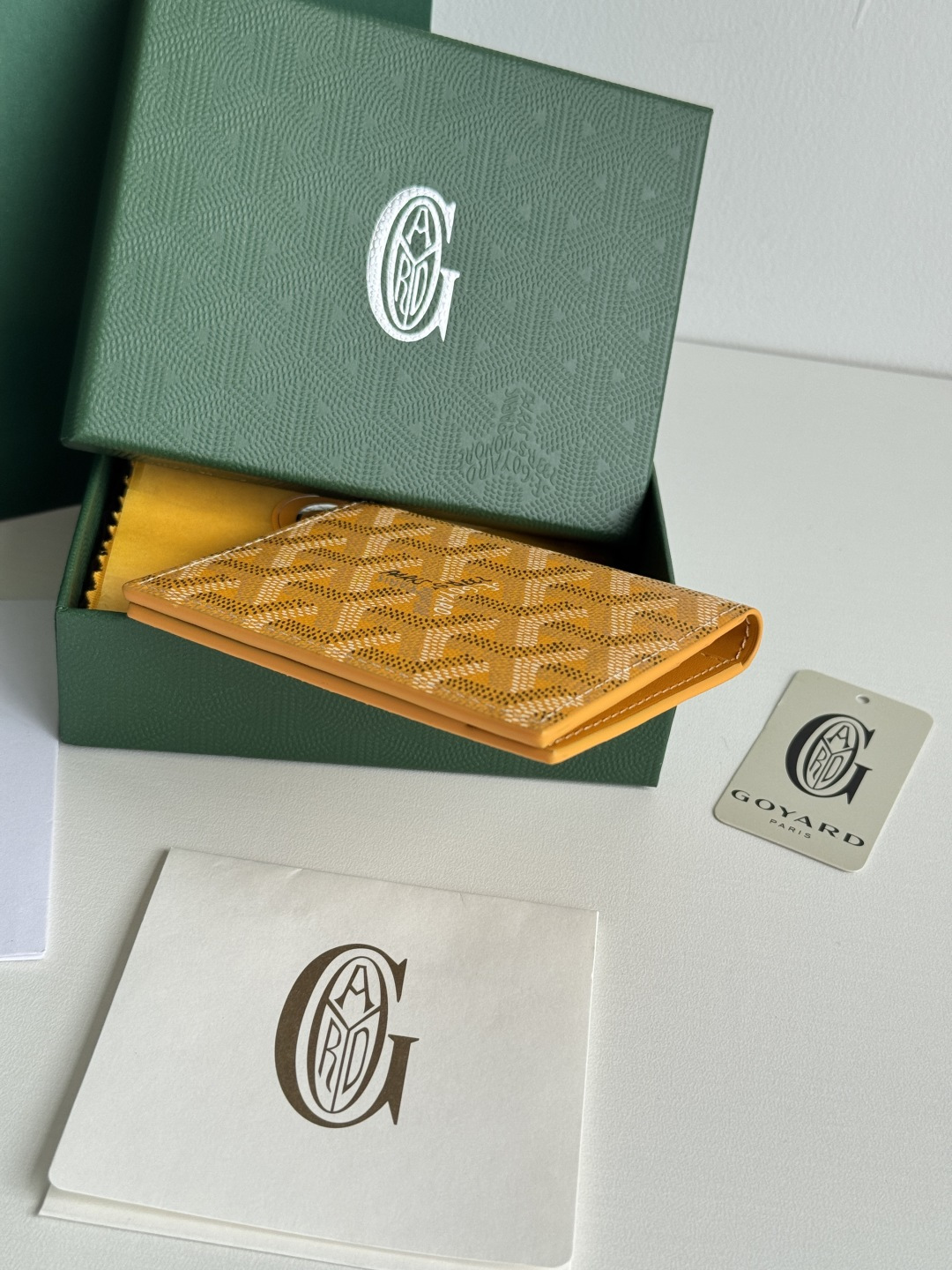 Saint-Marc カードケース 収納力抜群の本革製