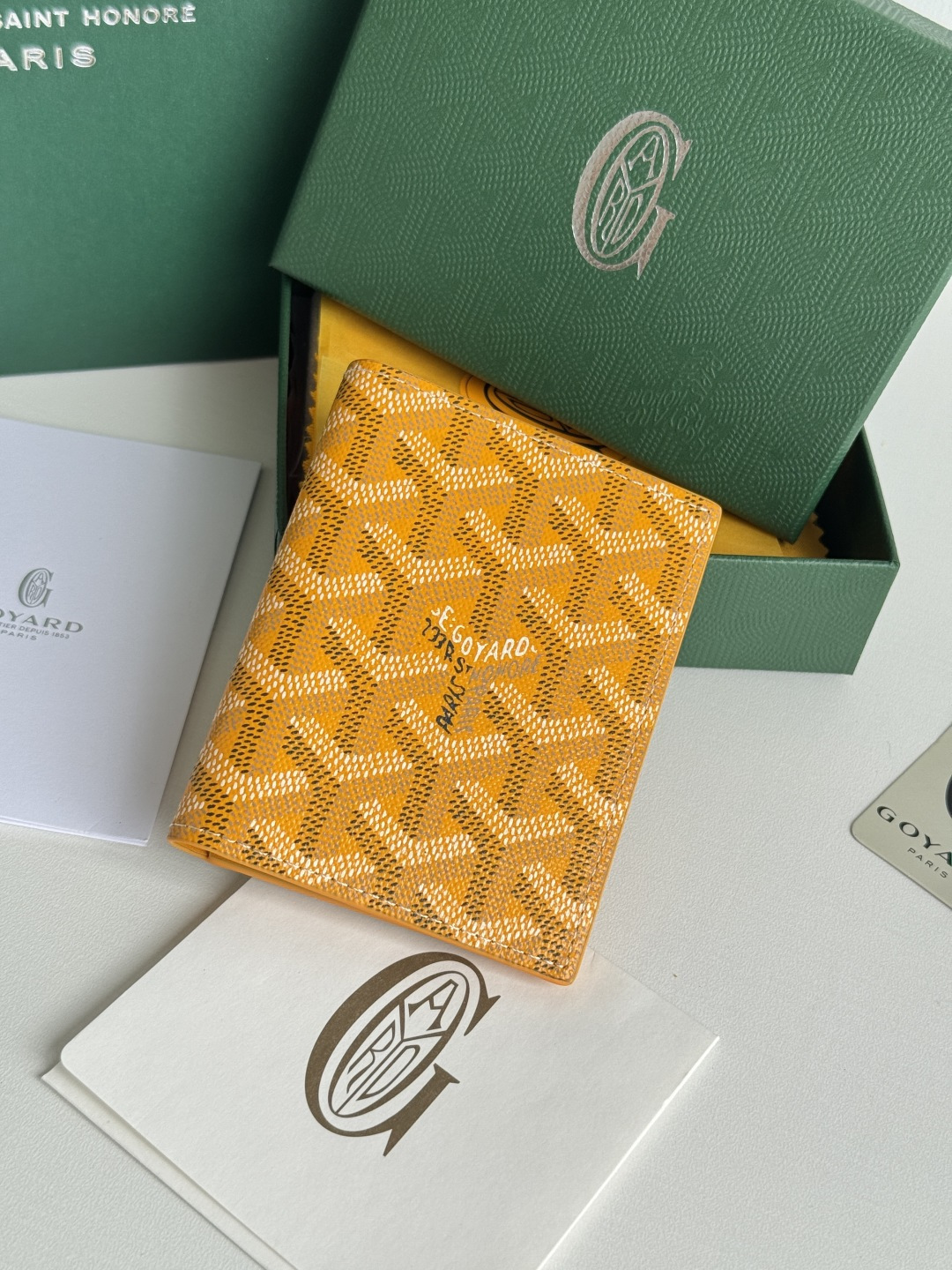 Saint-Marc カードケース 収納力抜群の本革製