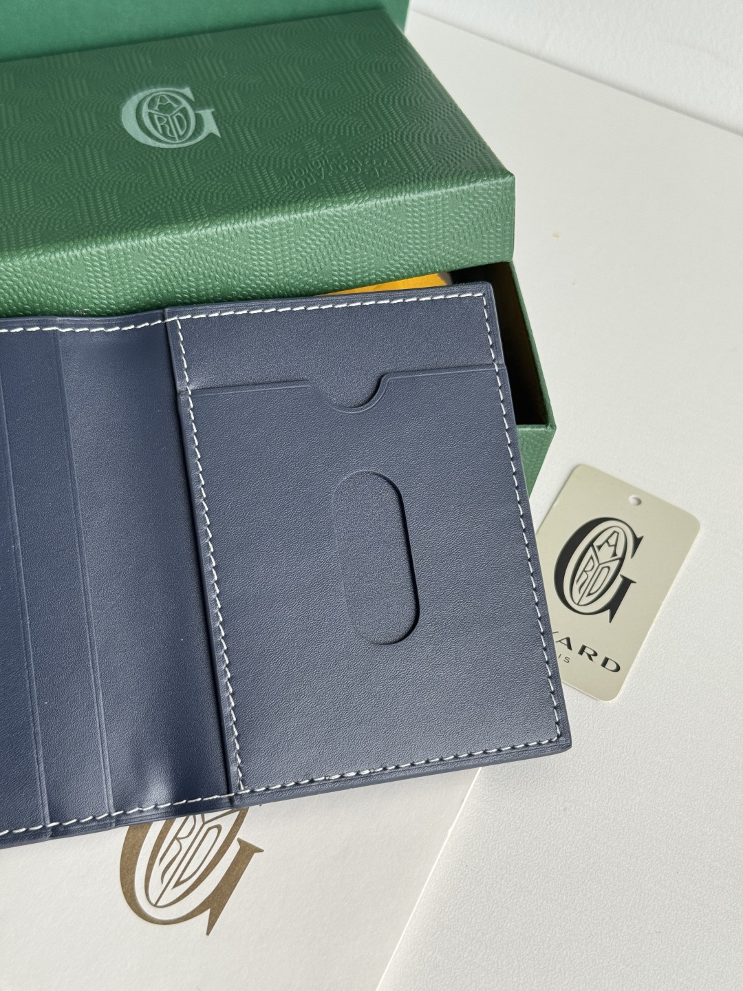 Saint-Marc カードケース 头层牛皮 高級感あふれるデザイン