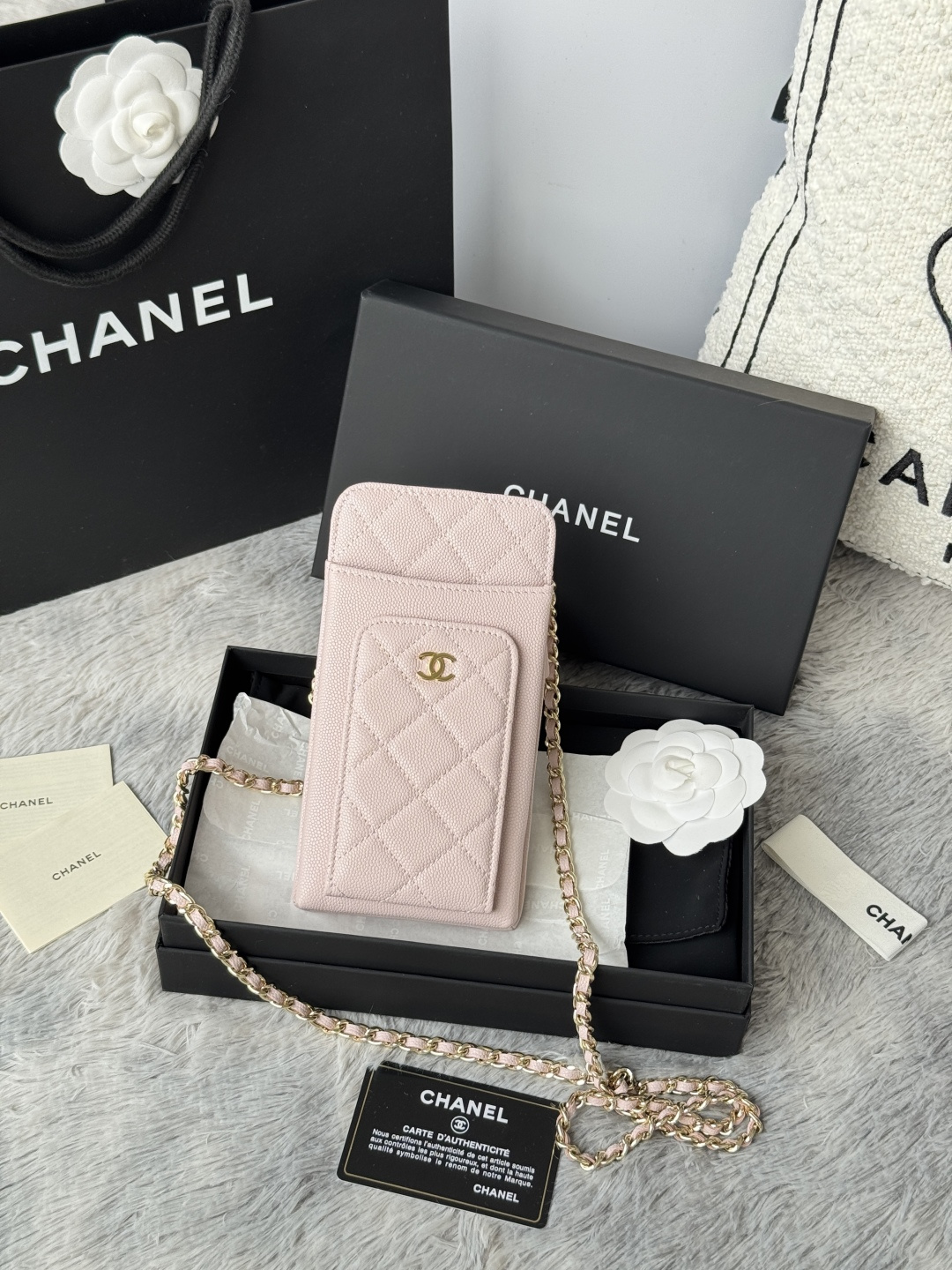 NO:618998,The new Ohane bag body is soft, smooth and delicate, and the leather chain design is stunning~ Imported caviar cowhide mobile phone chain bag Multi-functional fashion chain cross bag Universal hand-held crossbody Bag body is compact and can hold mobile phones PLUS Size 18.2X9X3 Model AP, Chanel wallet, chanel, wallets, cowhide19860909新款Ohane  包身柔软光滑细腻,皮穿链设计颜值爆表～ 进口鱼子酱牛皮 手机链条包 多功能时尚链条跨包 手拿斜挎通用 包身小巧 可以放手机PLUS 尺寸18.2X9X3 型号AP,香奈儿钱包,chanel,wallets,cowhide,Bag