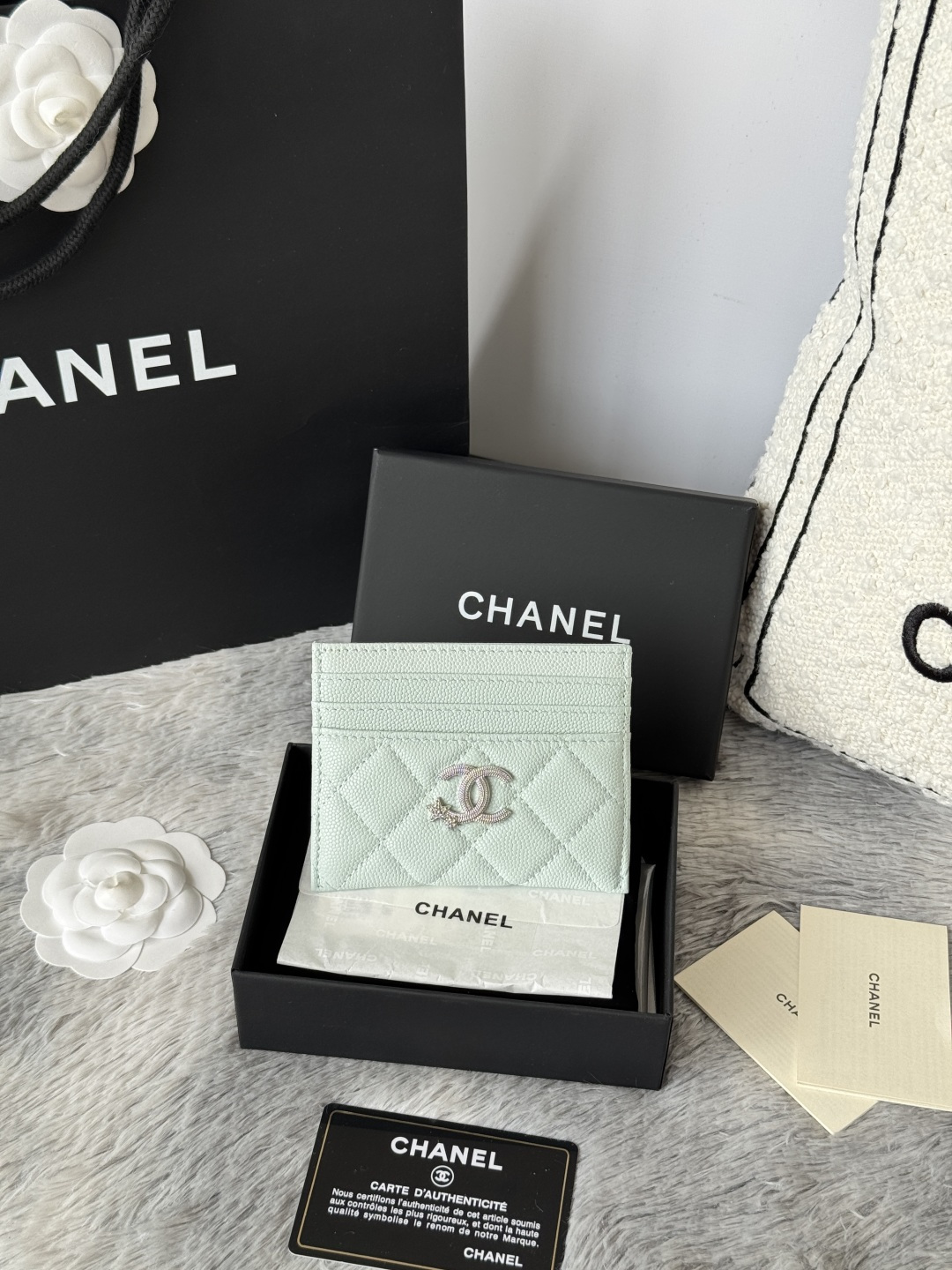 NO:584533,New product 25b star diamond logo card holder with small particles of caviar, fragrant grandma, seven card slots, can hold change, imported Italian caviar leather + hardware logo, all steel, so beautiful, love it, full particles, color as shown in the picture, convenient and quick storage, mini card holder, number A, size: w11×h10cm, Chanel wallet, chanel, wallets, cowhide19860909新品 25b星钻石 logo 卡片包小颗粒鱼子酱 香奶奶 七个卡位 可放零钱 进口意大利鱼子酱牛皮制作+五金logo 全钢 太美了 超爱的 颗粒饱满 颜色如图所示明,收纳方便快捷,迷你卡包 编号A 尺寸:w11×h10cm,香奈儿钱包,chanel,wallets,cowhide,Bag