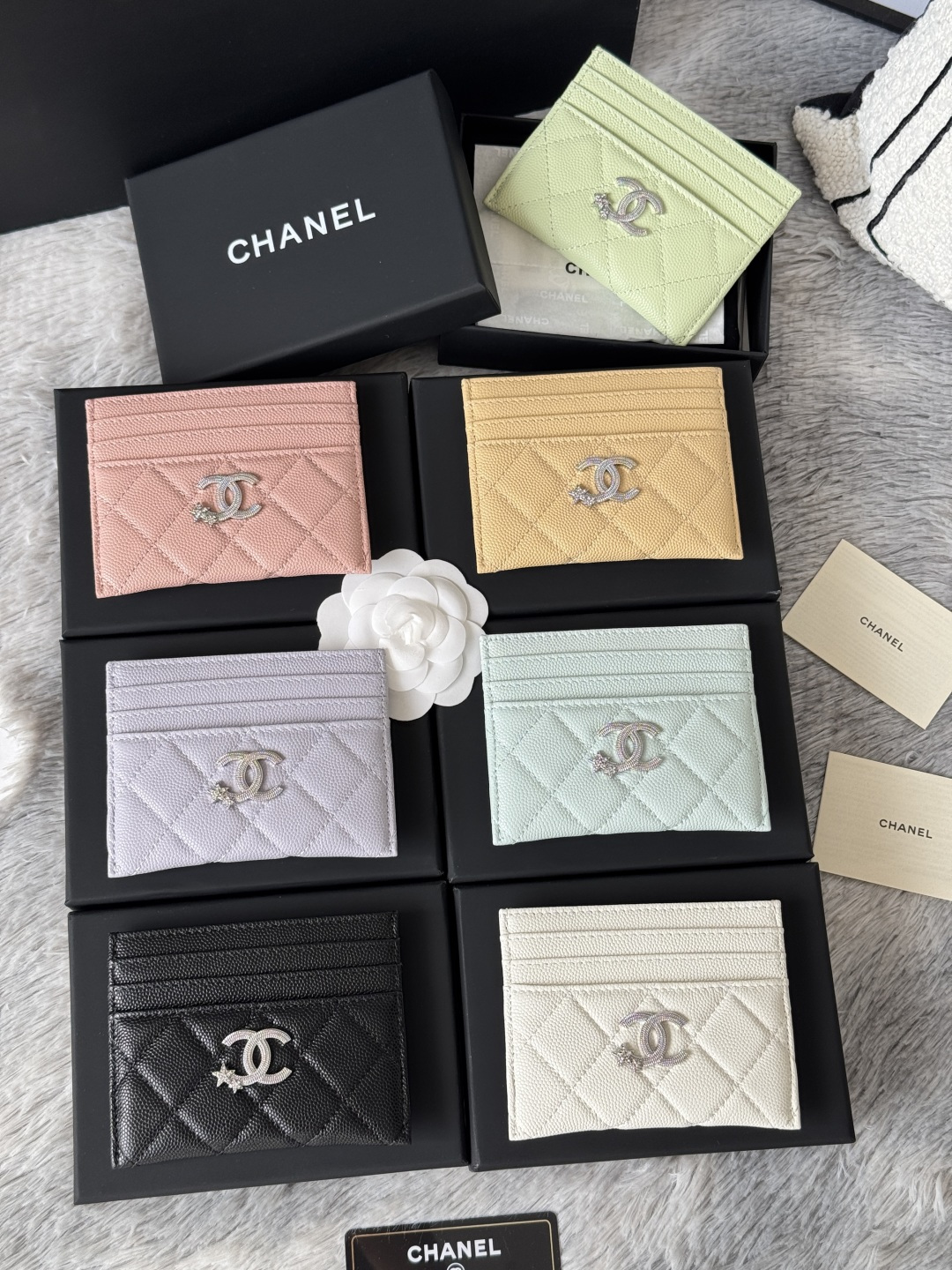 NO:584536,2025 new product 25b star diamond logo card bag small particles caviar fragrance grandma A combination picture, Chanel wallet, chanel, wallets198609092025 新品 25b星钻石 logo 卡片包小颗粒鱼子酱 香奶奶 A 组合图,香奈儿钱包,chanel,wallets,Bag