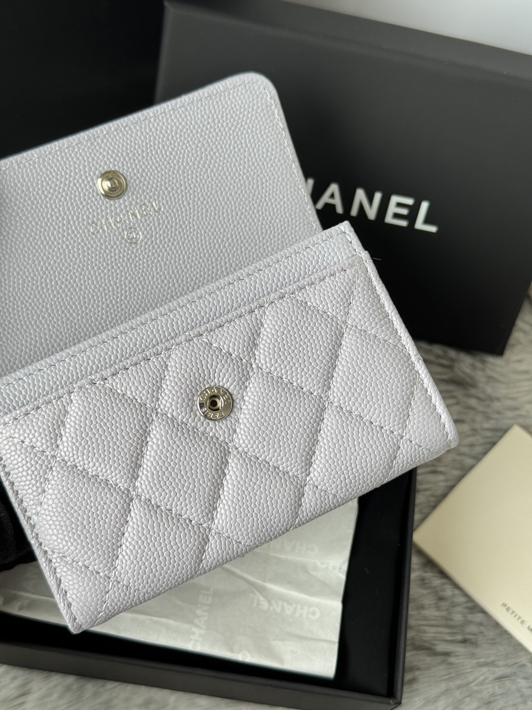 Chanel chanel 盖头卡包 可放信用卡 零钱