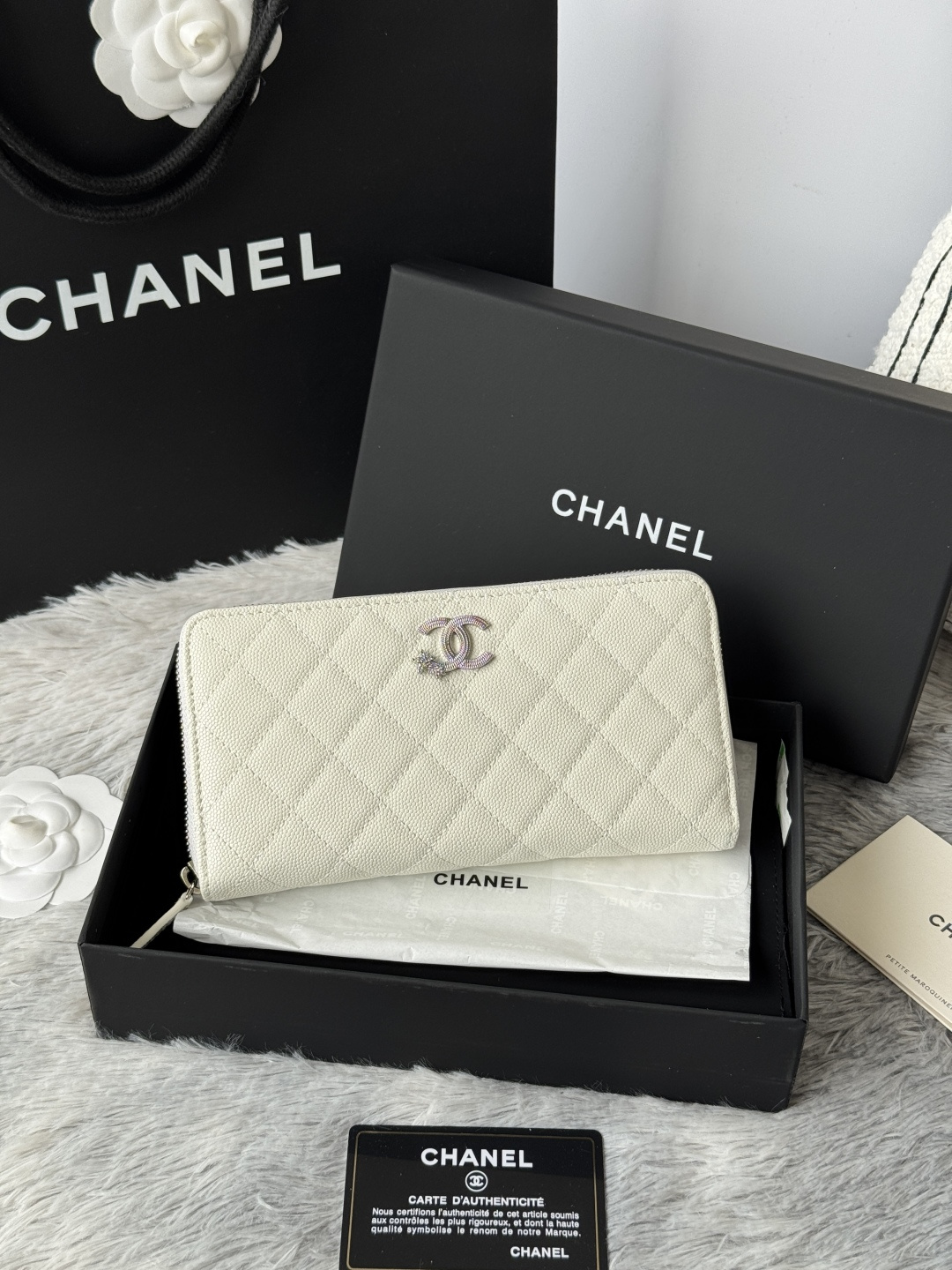 NO:602567,65b star diamond new product on the shelves CHANEL zipper long clip wallet arrives caviar cowhide cowhide with new stars double logo design can hold hundred dollar bills 8 credit card slots middle zipper design compartment can hold coins easy to store can be used as a handbag can be put in the bag versatile No. AB size 10*19.5*2.5cm, Chanel wallet, chanel, chanel, wallets, cowhide1986090965b星星钻石 新品上架 CHANEL拉链长夹钱包到货鱼子酱 牛皮 牛皮搭配新款星星 双Clogo 设计 可放百元大钞 8个信用卡卡槽 中间拉链设计隔层 可放硬币 收纳方便 当作手包使用 可放包里 百搭 编号AB 尺寸10*19.5*2.5cm,香奈儿钱包,chanel,chanel,wallets,cowhide,Bag