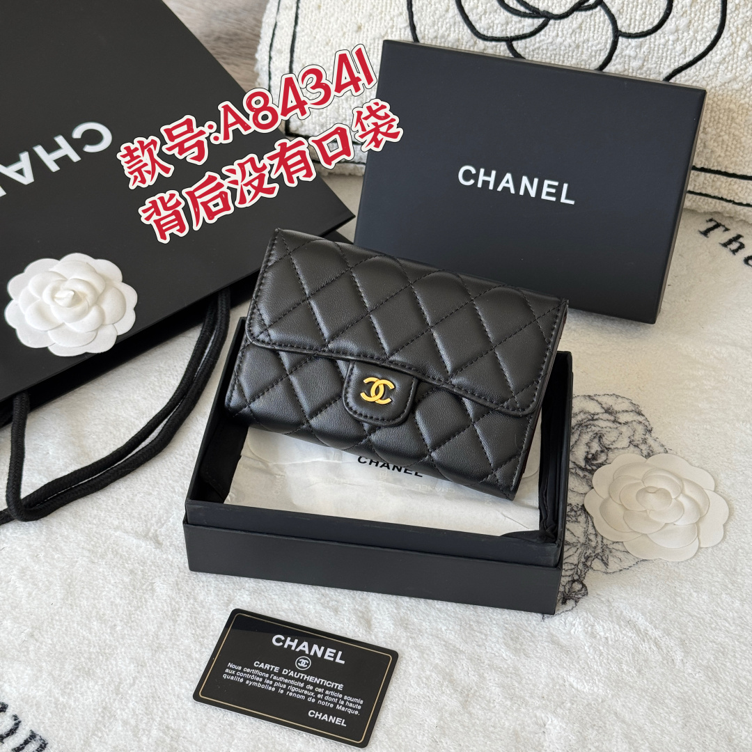 NO:619006,Classic mid-length with no pockets on the back. Tri-fold wallet. Made of imported lambskin. Style number A84341. Full storage function. Classic imported lambskin medium-sized small tri-fold wallet. Developed from the original version, it feels soft, comfortable and refined. Size 15x11x3.5cm, Chanel wallet, chanel, wallets, sheepskin19860909经典中长款 背后没有口袋 三折钱包 进口小羊皮制作 款号A84341收纳功能齐全 经典作品进口小羊皮中款小三折钱包对原版开发手感柔软舒适精致 尺寸15x11x3.5cm,香奈儿钱包,chanel,wallets,sheepskin,Bag