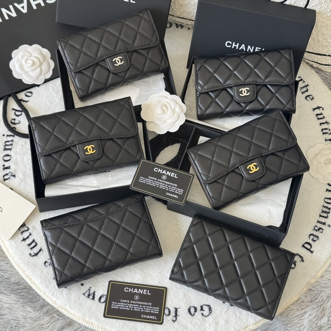 NO:619046,Classic mid-length tri-fold wallet A84341 No coin pocket on the back A0232 There is a coin pocket on the back All four colors Sheepskin Ball pattern Gold buckle Silver buckle Comparison picture Combination picture, Chanel wallet, chanel, wallets, sheepskin19860909经典中长款三折钱包 A84341 后面没有硬币口袋 A0232 后面有硬币口袋 都是四个颜色 羊皮 球纹 金扣 银扣 对比图 组合图,香奈儿钱包,chanel,wallets,sheepskin,Bag