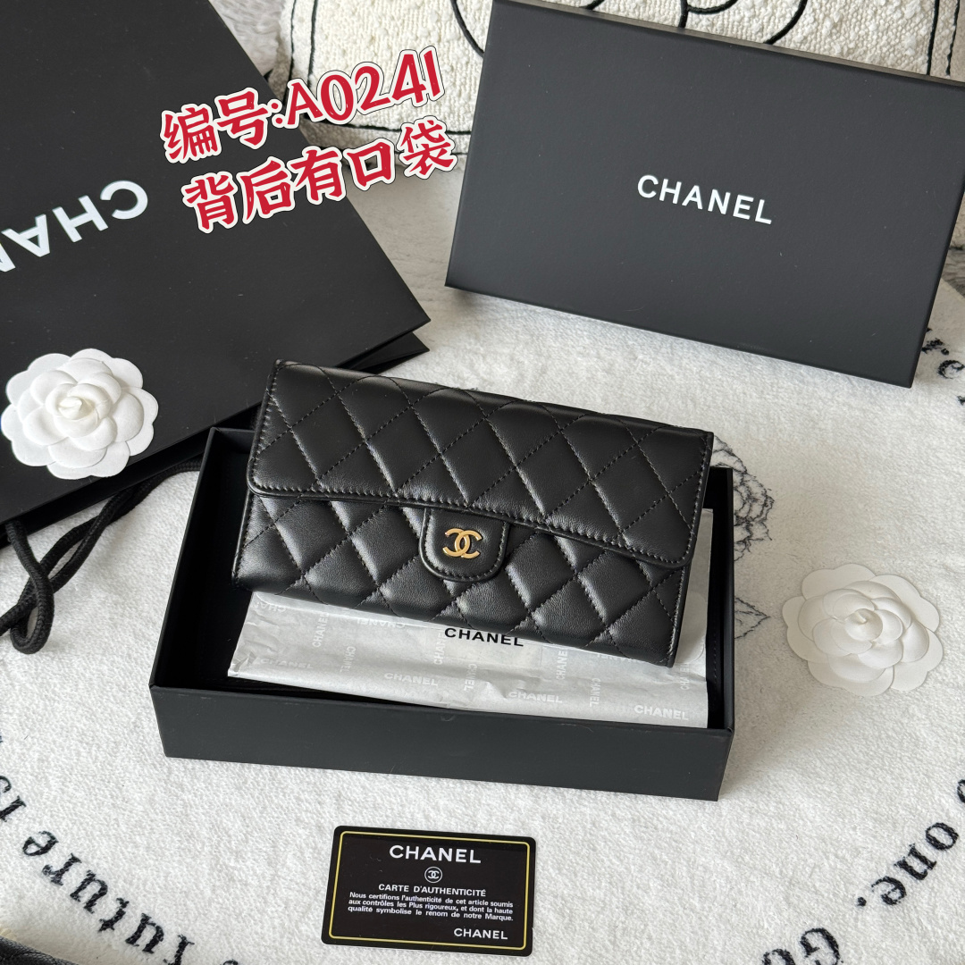 NO:619058,CHANEL classic cf long wallet has arrived!  Made of imported lambskin rhombus, there is a coin pocket on the back and a hardware pull tag inside. It is easy and quick to store and very attractive!  The bright gold and bright silver hardware is very fashionable. The wallet has a large capacity and can hold a Plus mobile phone. It also has many card slots, which is suitable for those who have a lot of cards!  Style No. A0241 Size 10.5*19.*3cm, Chanel wallet, chanel, chanel, wallets, sheepskin19860909CHANEL 经典cf长款钱包到货！ 进口小羊皮菱格 制作 背后有硬币口袋 内里五金拉牌 收纳方便快捷 非常耐看！亮金与亮银五金非常时髦 而且钱包容量很大可以放下一部plus手机卡位也多适合卡片很多的亲！ 款号A0241 尺寸10.5*19.*3cm,香奈儿钱包,chanel,chanel,wallets,sheepskin,Bag