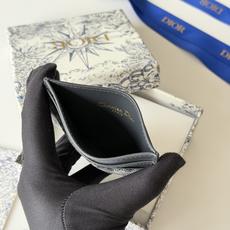P卡夹提花 料 Oblique 印花编号: S2152这款 30 Montaigne 卡夹精致典雅。采用 P卡夹提花 料 Oblique 印花编号: S2152这款 30 Montaigne 卡夹精致典雅。采用