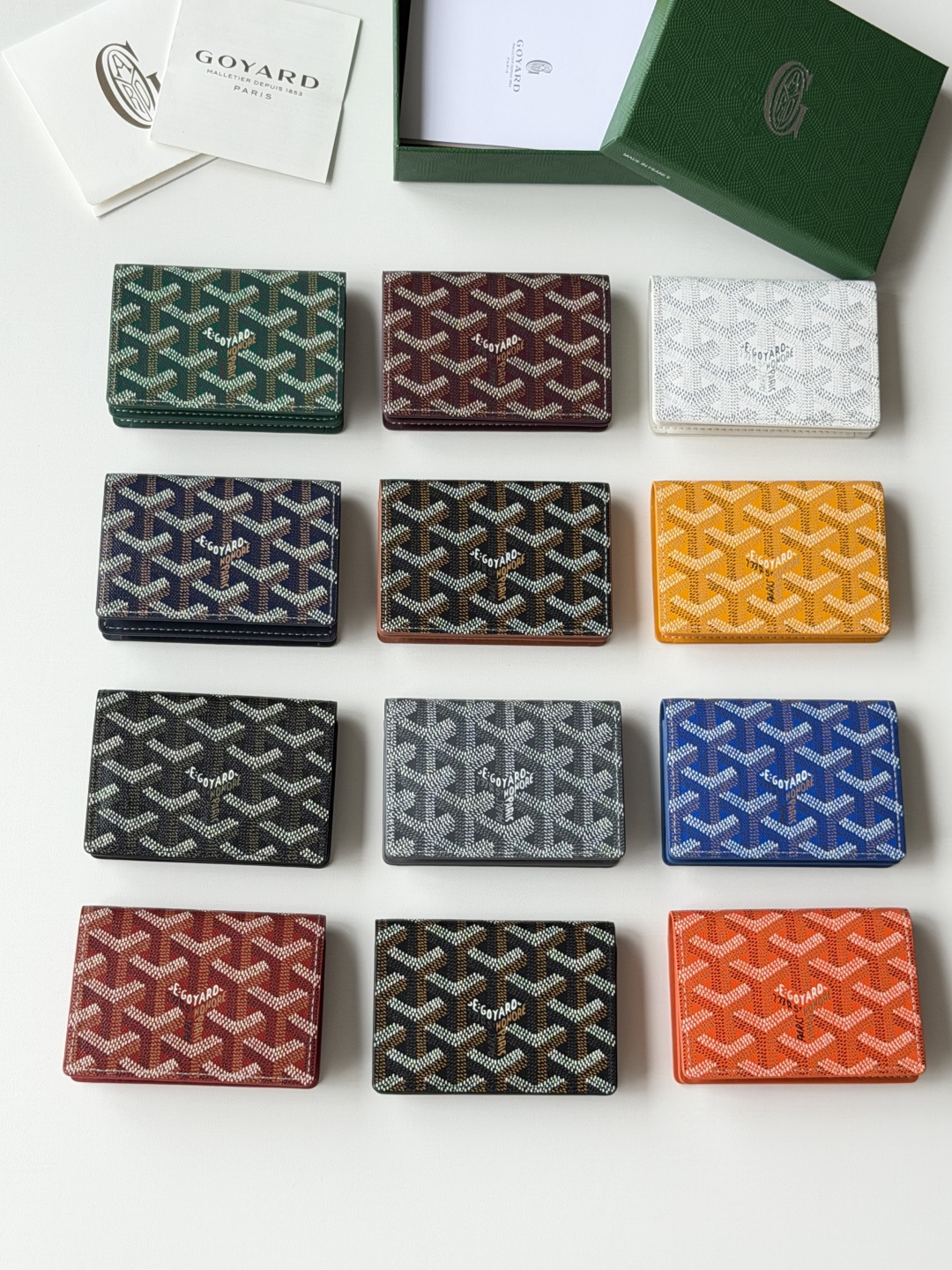 NO:853943,New arrivals The Malhesherbes imported cowhide card holder is ideal for business use and its layout is designed to store business cards in its main compartment. It also has a card pocket to ensure your cards are found quickly. Dimensions 7 cm x 1.5 cm x 10.2 cm No. 3307 Combination chart, Goya wallet, wallets, cowhide19860909新品上架了 Malhesherbes 进口牛皮 卡夹非常适合商务用途,其布局设计将名片存放在其主隔层中.它还有一个卡袋, 可确保快速地找到您的卡片. 尺寸7 cm x 1.5 cm x 10.2 cm 编号3307 组合图,戈雅钱包,wallets,cowhide,欧美剧