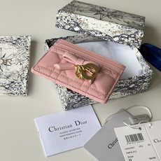 PCD 新品上架 新款🦋蝴蝶结尺寸:11.5*9*2 cm 卡片包 编号:S2064Dior专柜最新款火 PCD 新品上架 新款🦋蝴蝶结尺寸:11.5*9*2 cm 卡片包 编号:S2064Dior专柜最新款火
